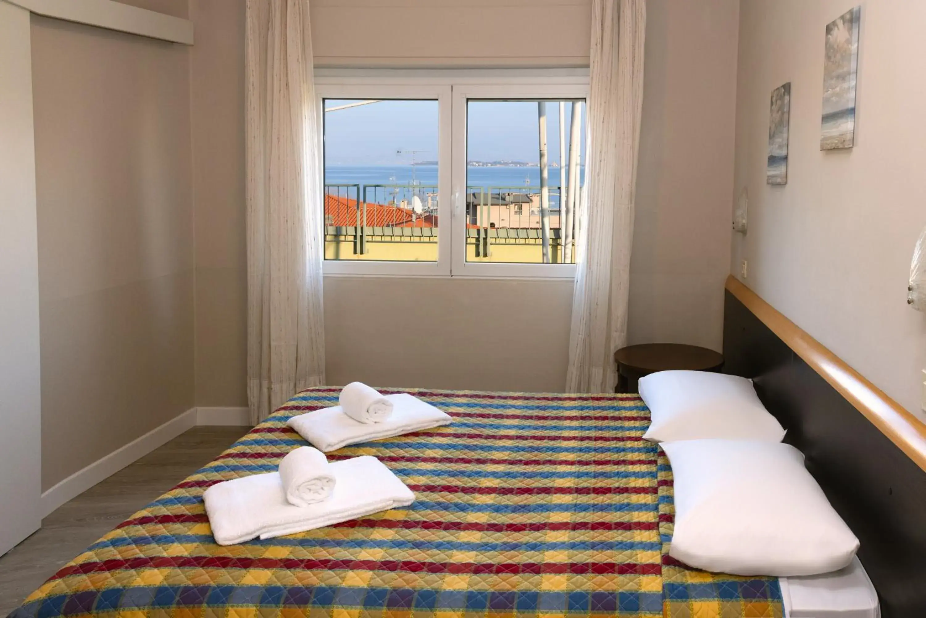 Superior Quadruple Room in Hotel Astoria Superior Quadruple Room in Hotel Astoria