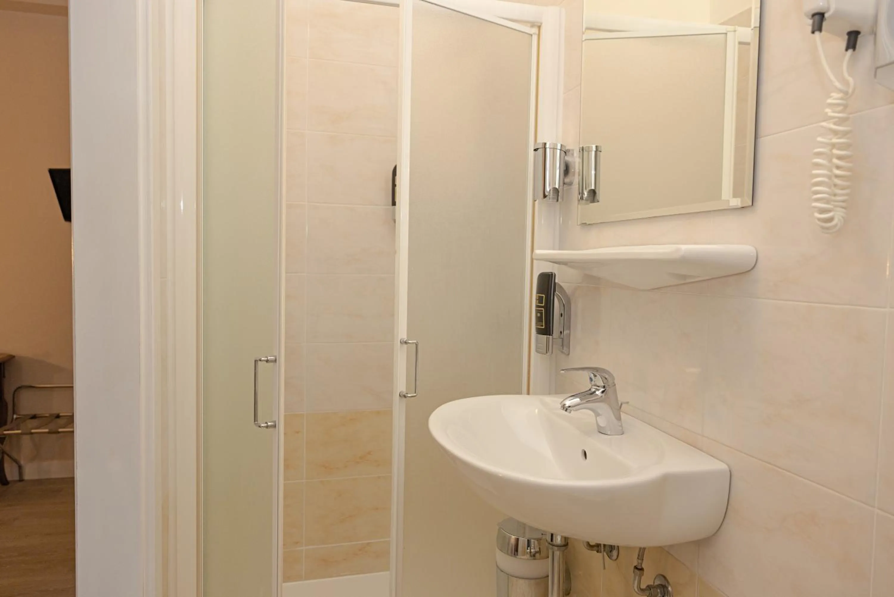 Shower in Hotel Astoria