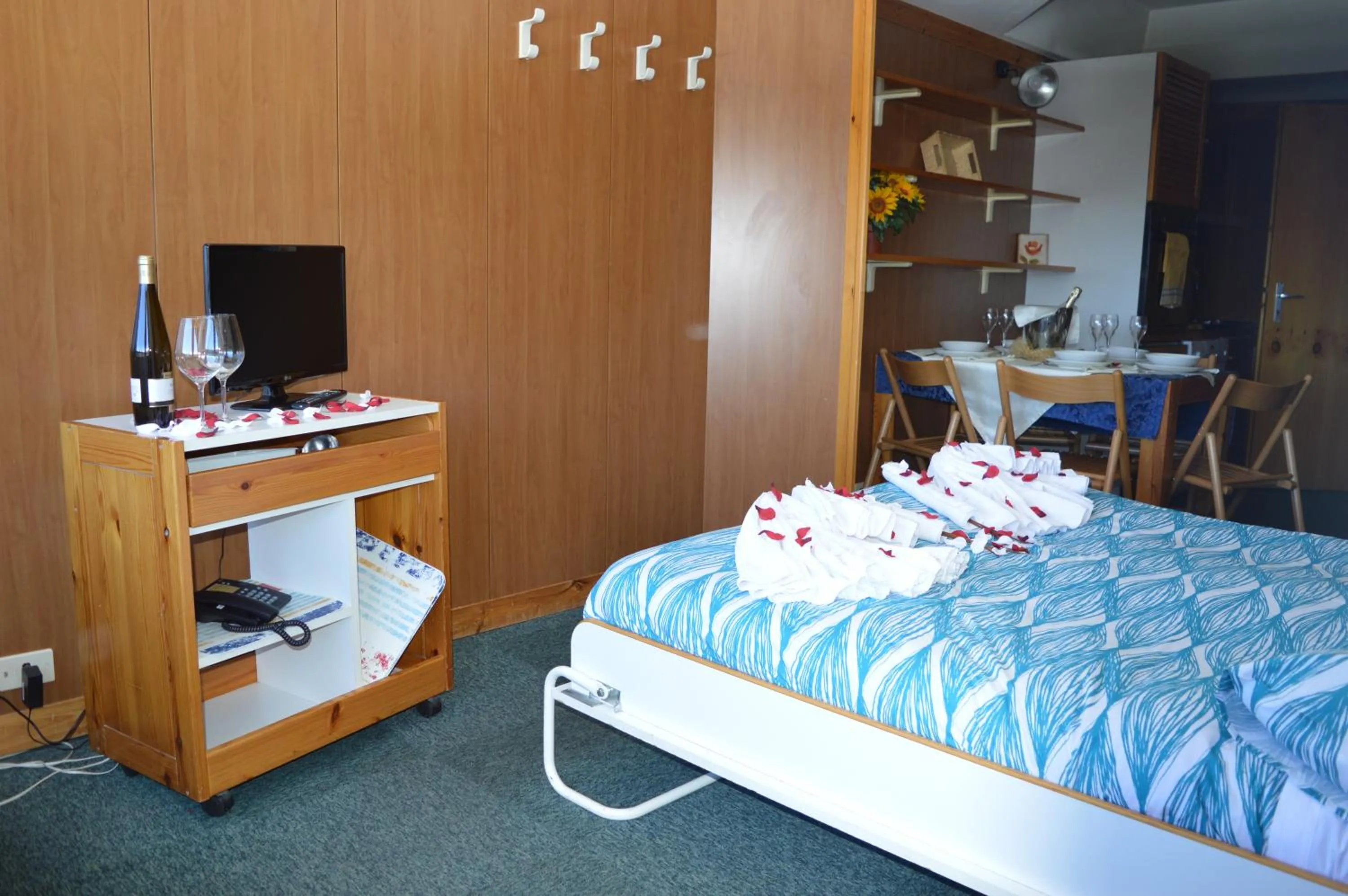 Photo of the whole room, Bed in Residence Il Vigo di Marilleva