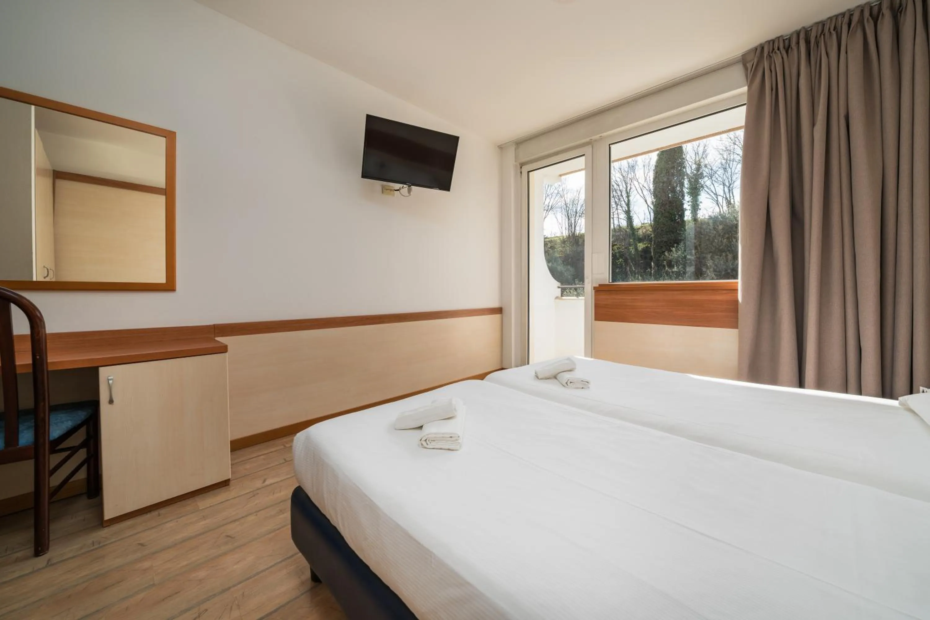 Bed in Hotel Centro Turistico Gardesano