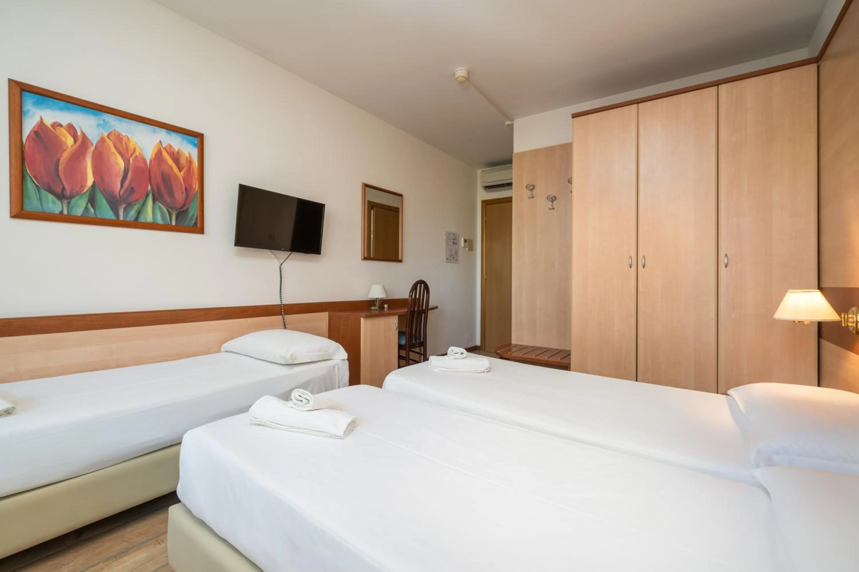 Bed in Hotel Centro Turistico Gardesano