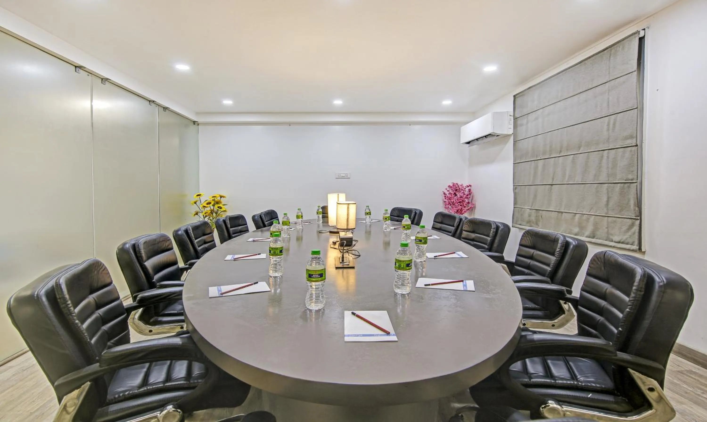 Meeting/conference room in Treebo Ahinsa Residency Sohna Road