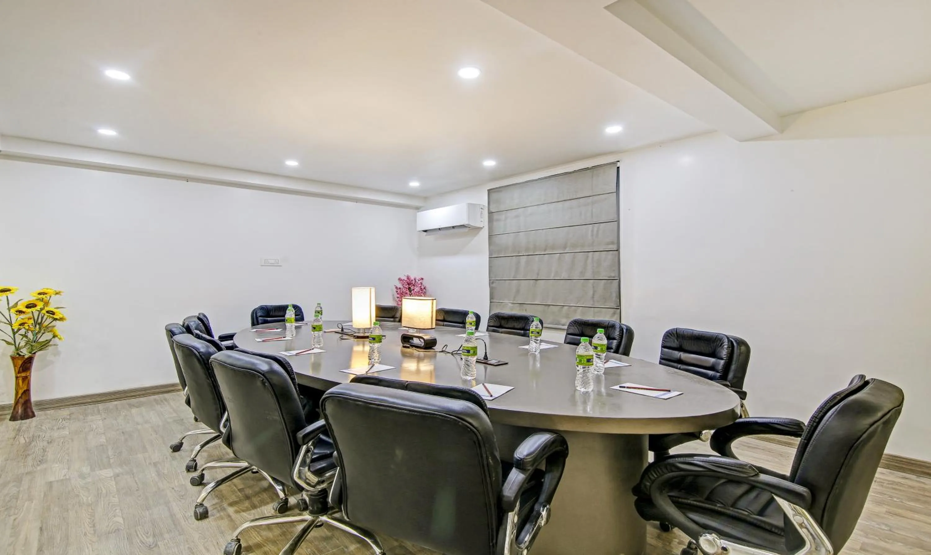 Meeting/conference room in Treebo Ahinsa Residency Sohna Road