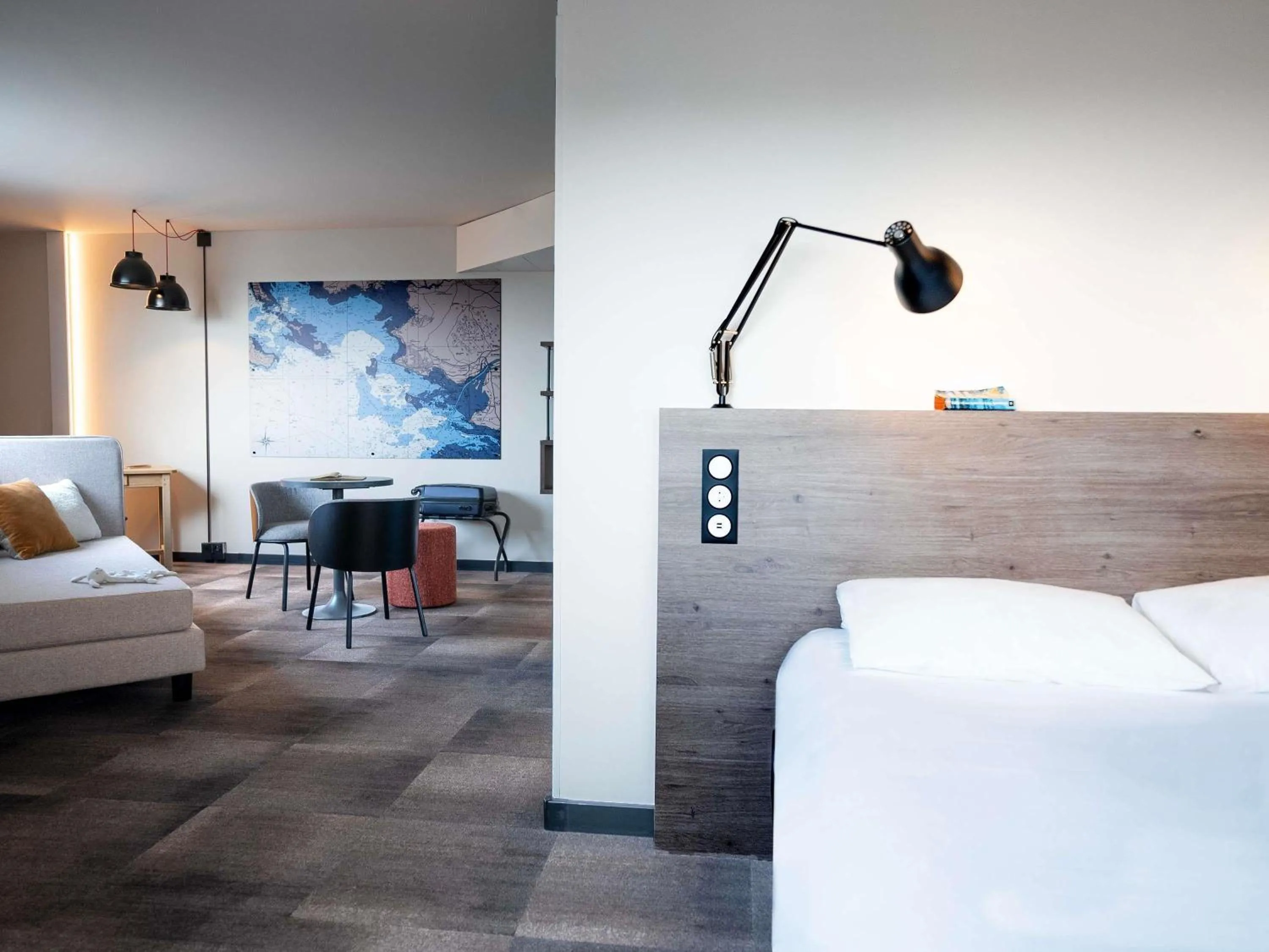 Bedroom, Bed in ibis Styles Saint Nazaire Centre Gare