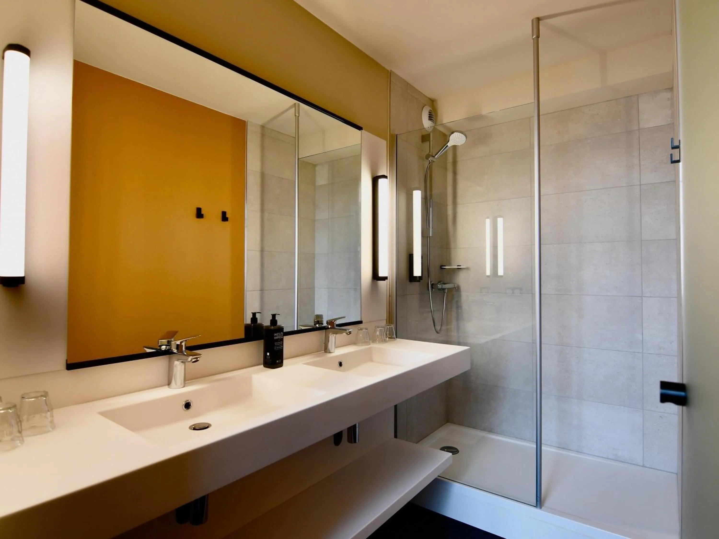 Bedroom in ibis Styles Saint Nazaire Centre Gare