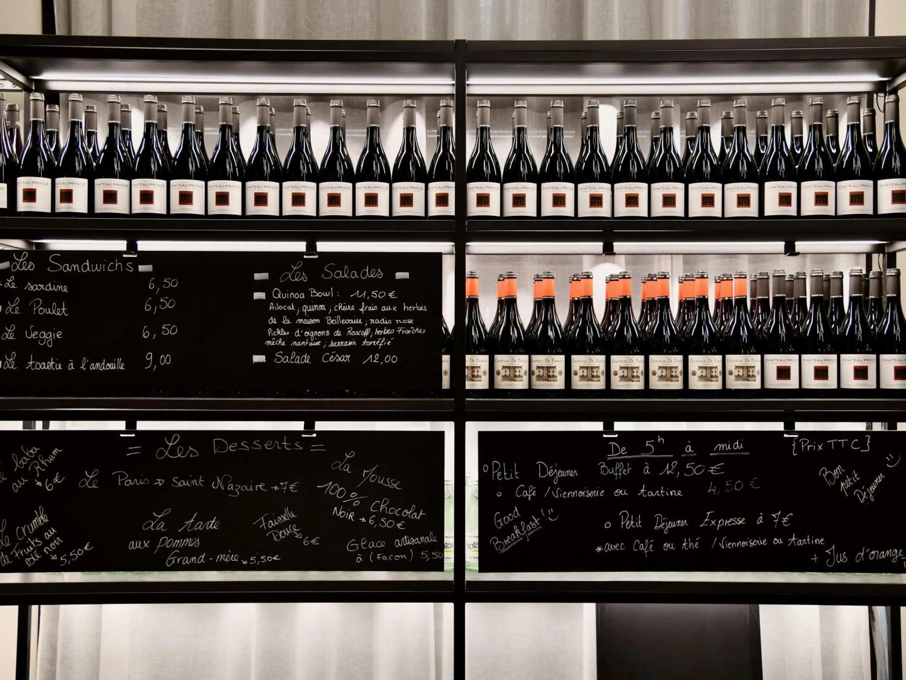 Lounge or bar in ibis Styles Saint Nazaire Centre Gare