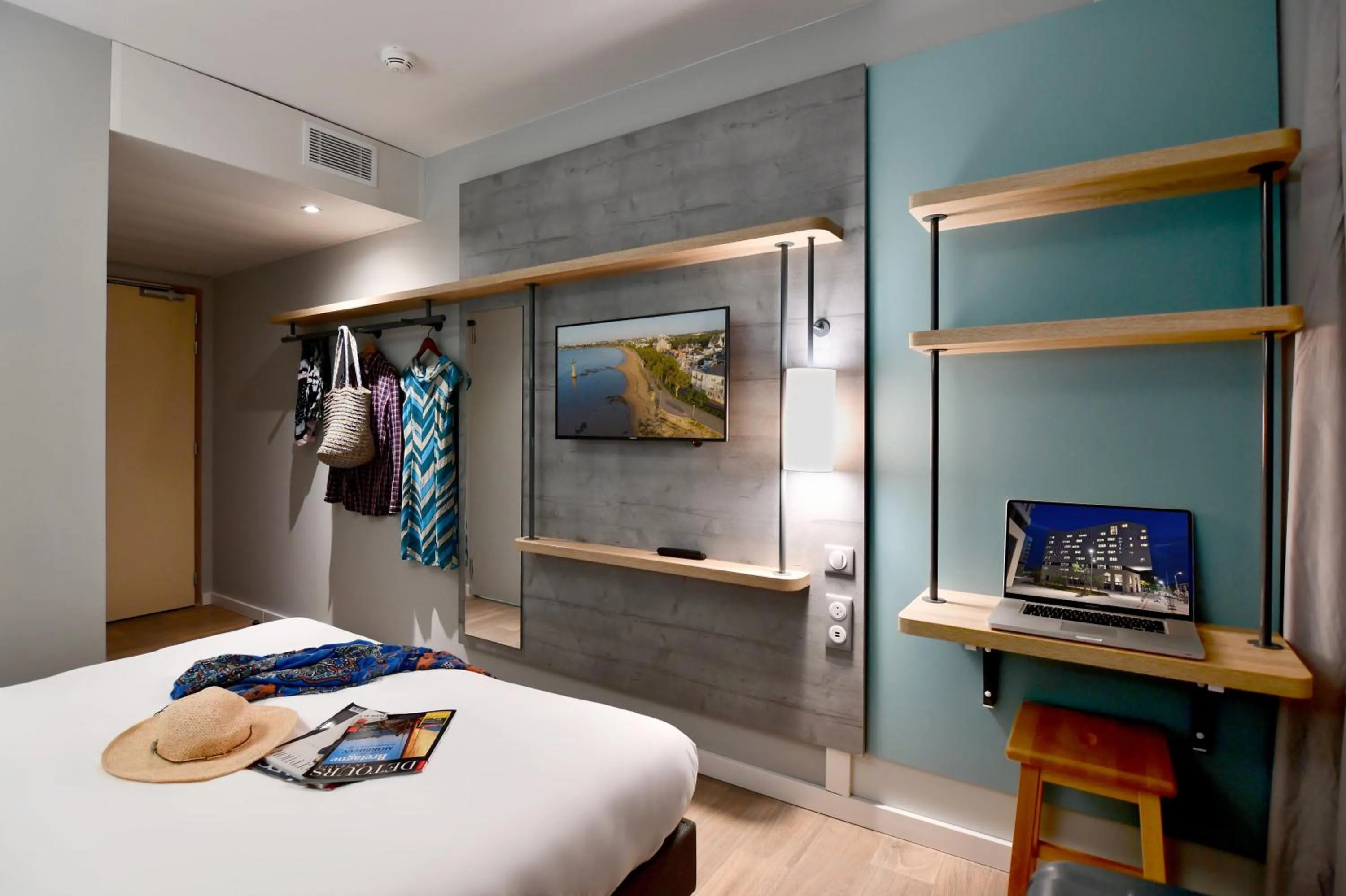 Bathroom, Bed in ibis budget Saint Nazaire Centre Gare