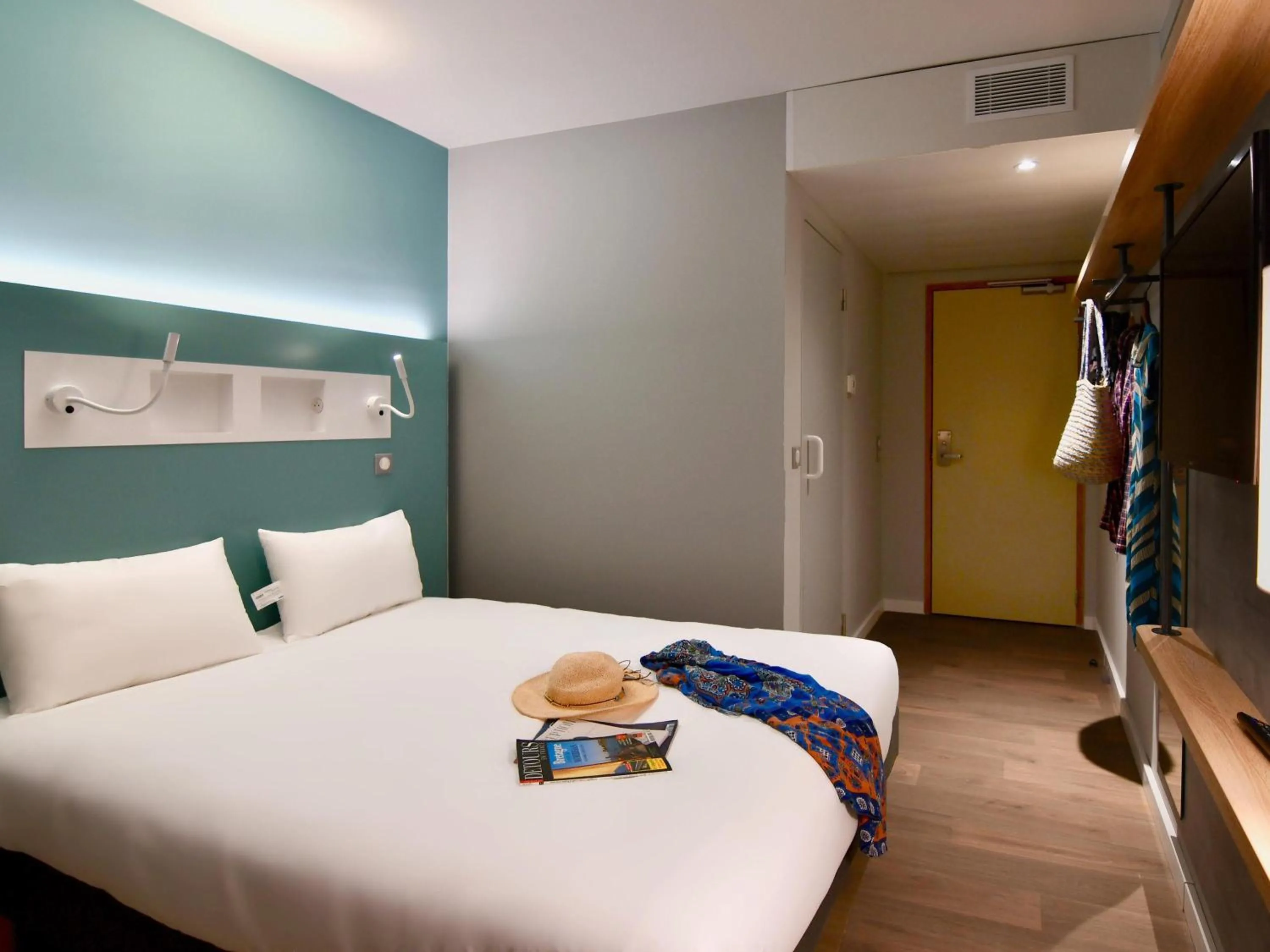 Bedroom, Bed in ibis budget Saint Nazaire Centre Gare