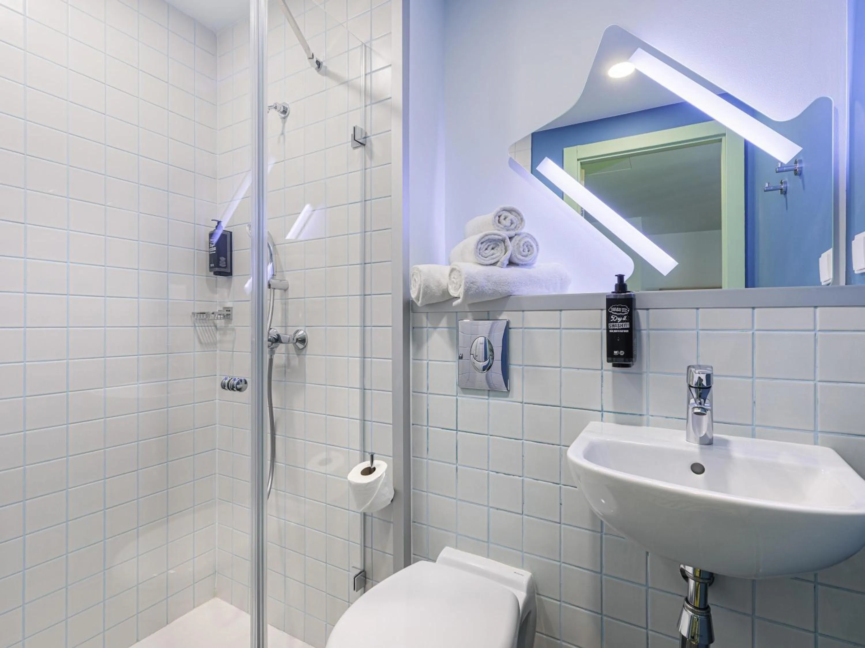 Bedroom in ibis budget Tbilisi Center