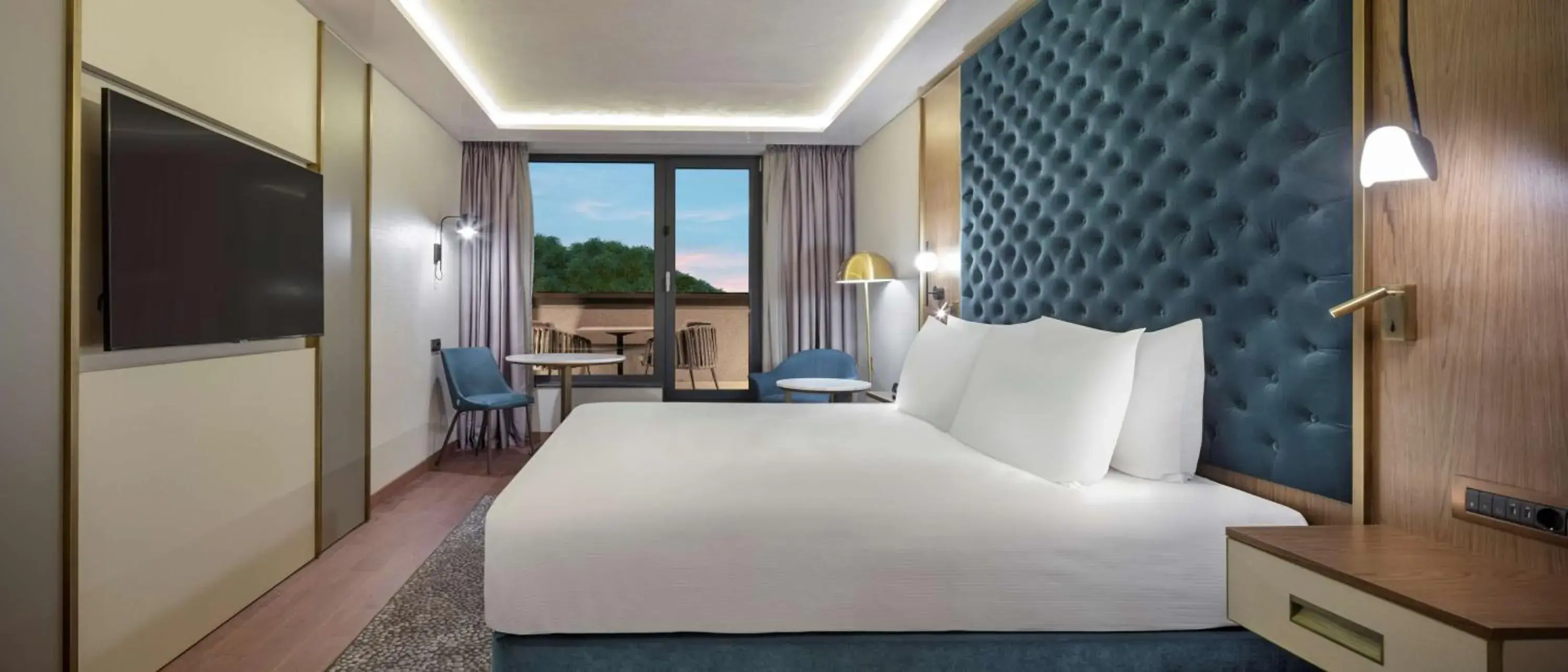 One-Bedroom King Suite in Doubletree By Hilton Plovdiv Center One-Bedroom King Suite in Doubletree By Hilton Plovdiv Center