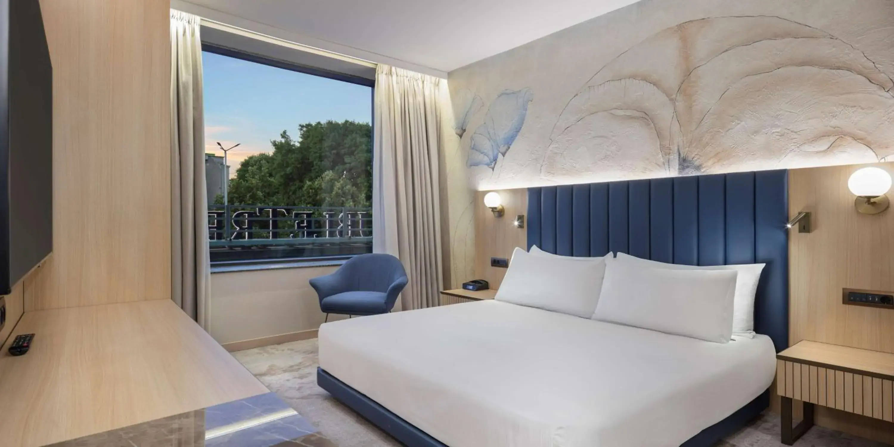 Wheelchair Accessible Guest Room in Doubletree By Hilton Plovdiv Center Wheelchair Accessible Guest Room in Doubletree By Hilton Plovdiv Center