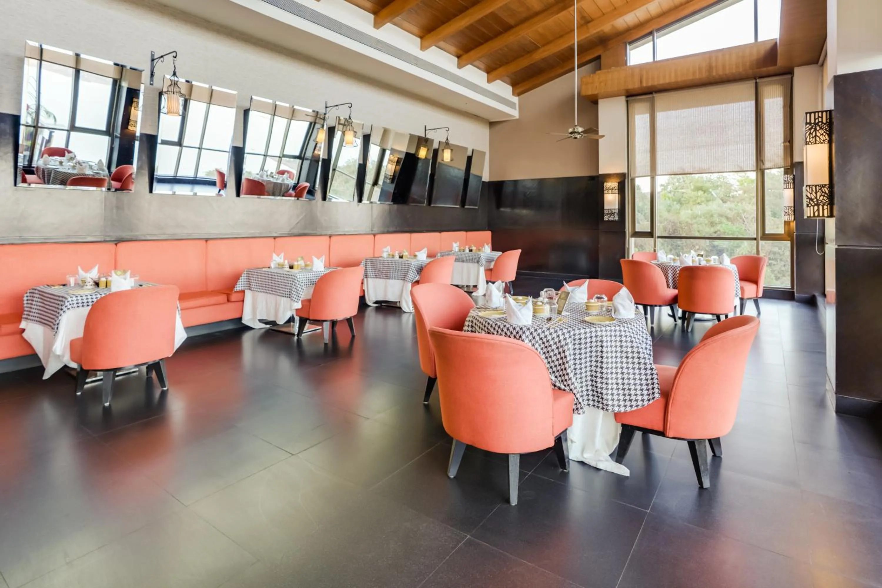 Restaurant/places to eat in Club Mahindra Tungi, Lonavala