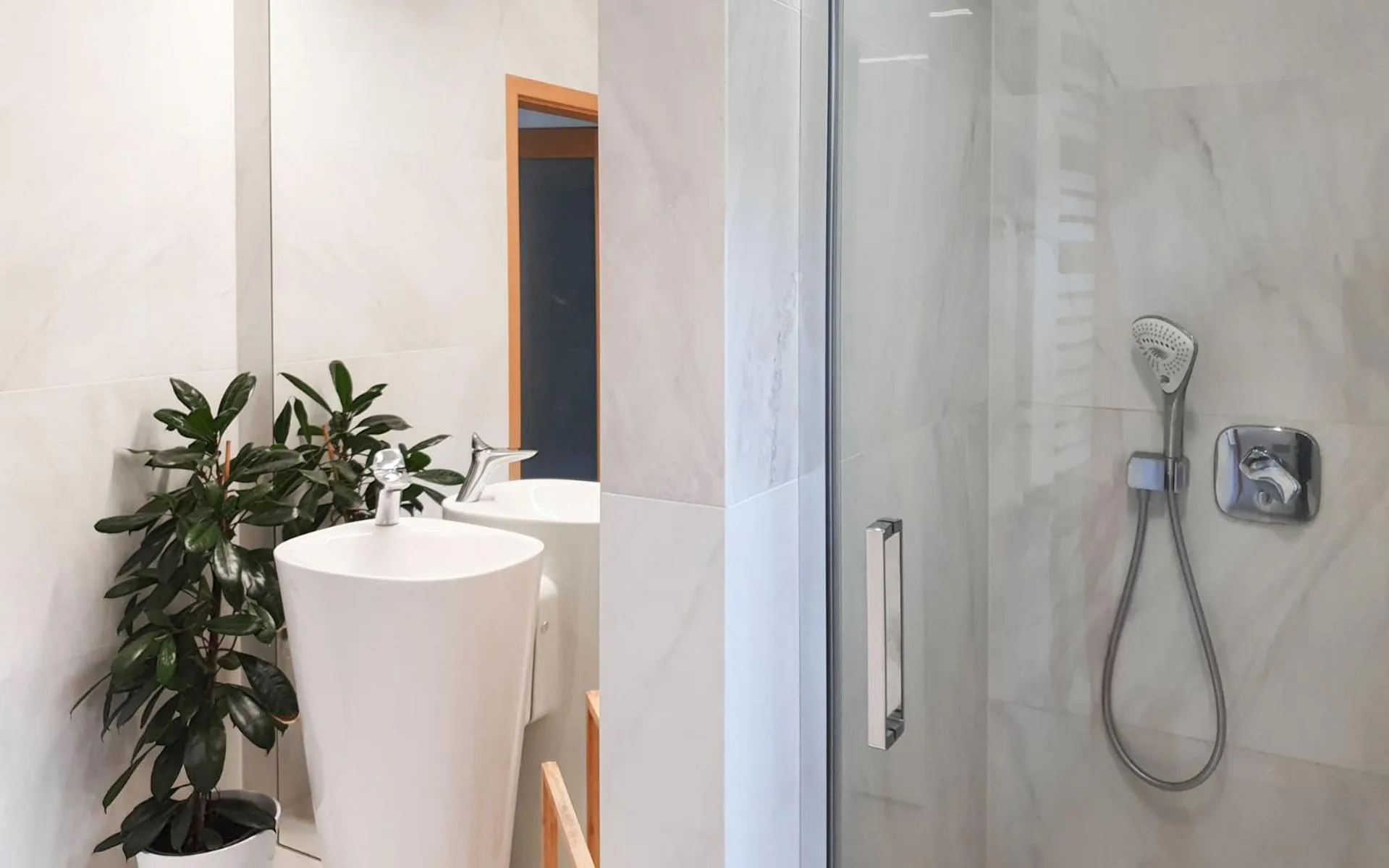 Shower in Holimo Hotel