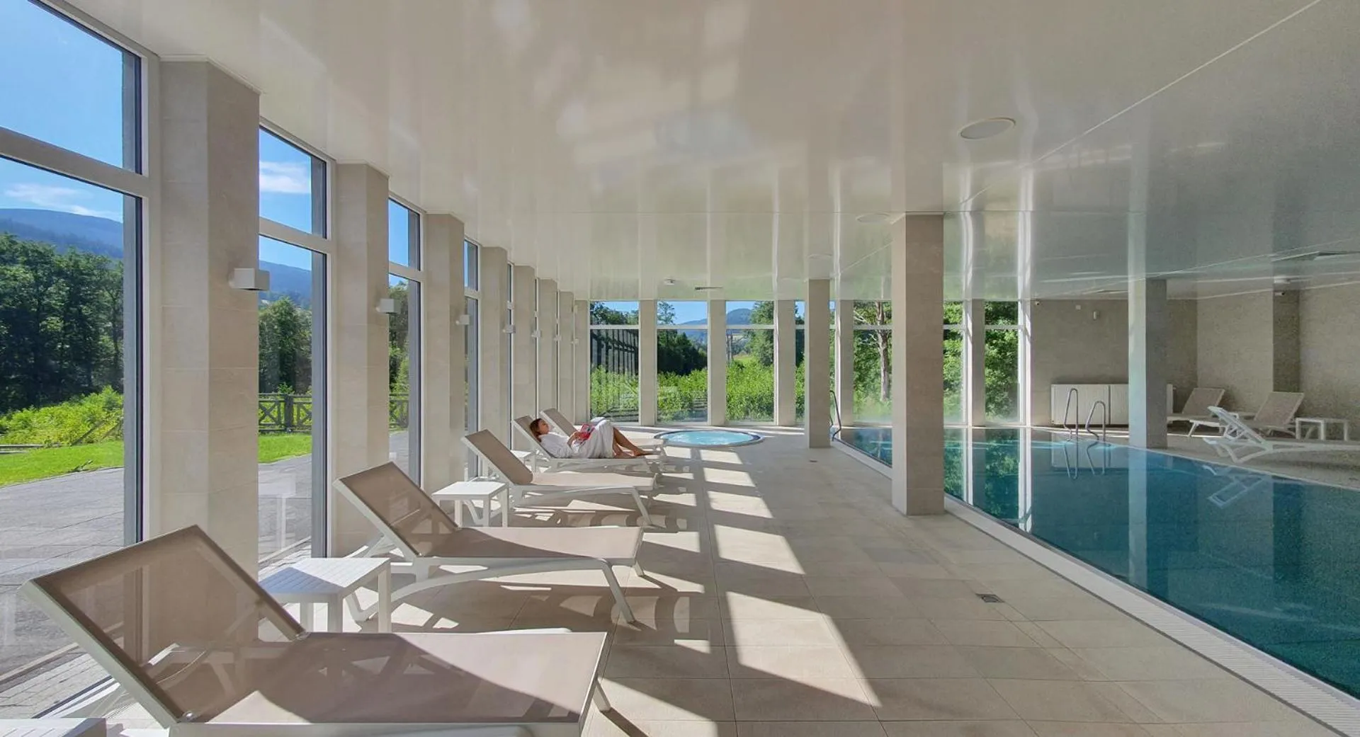 Hot Tub in Holimo Hotel