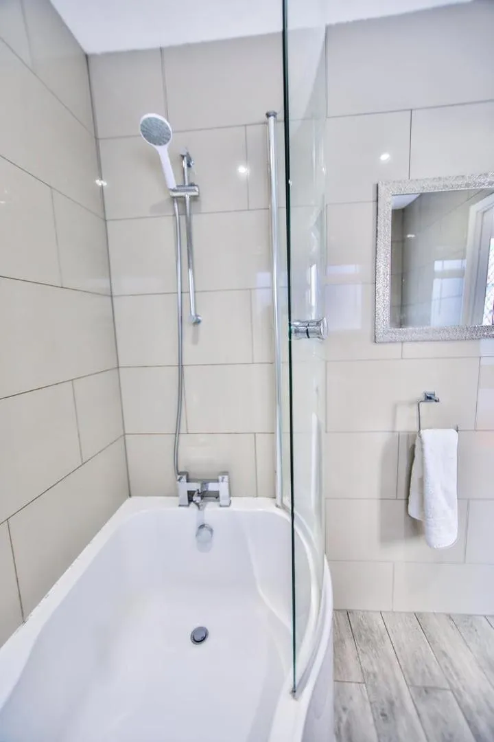 Bathroom in Fishermans Cottage - Hastings