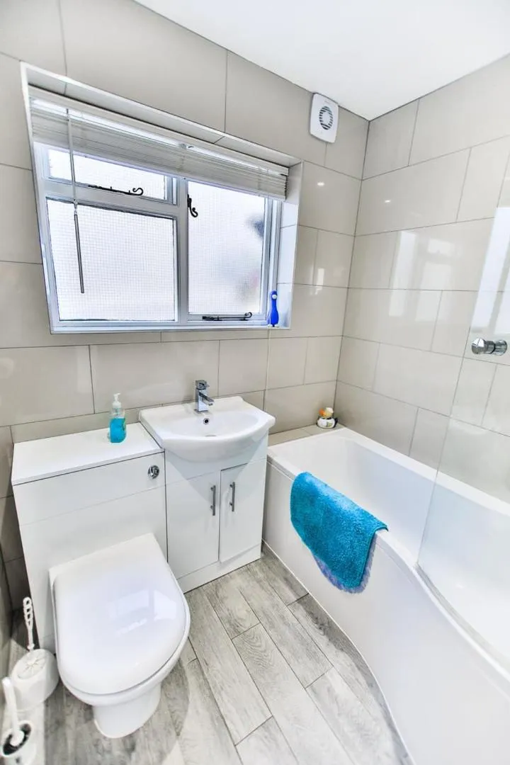 Bathroom in Fishermans Cottage - Hastings