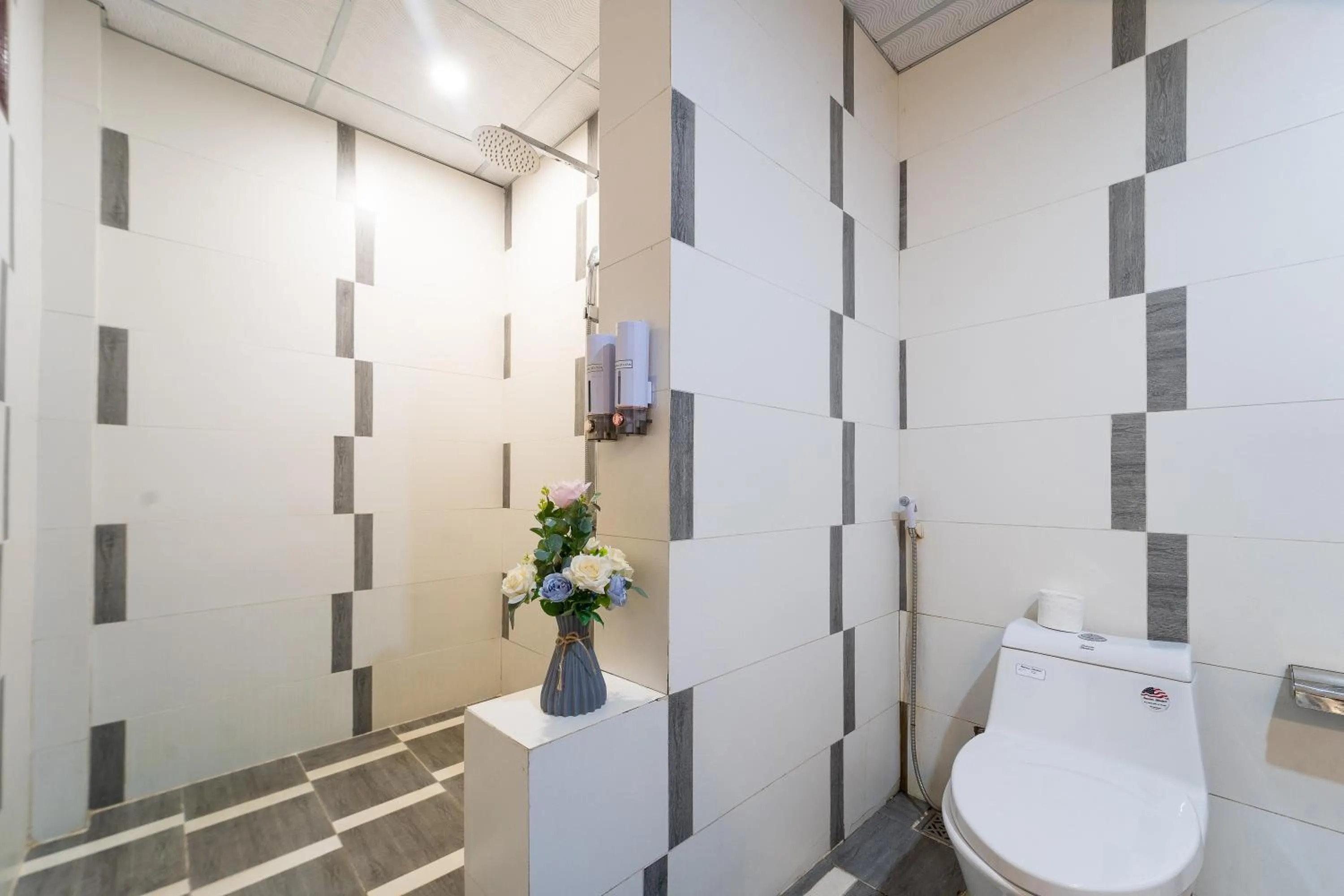 Shower in Phu Van Resort & Spa Phu Quoc