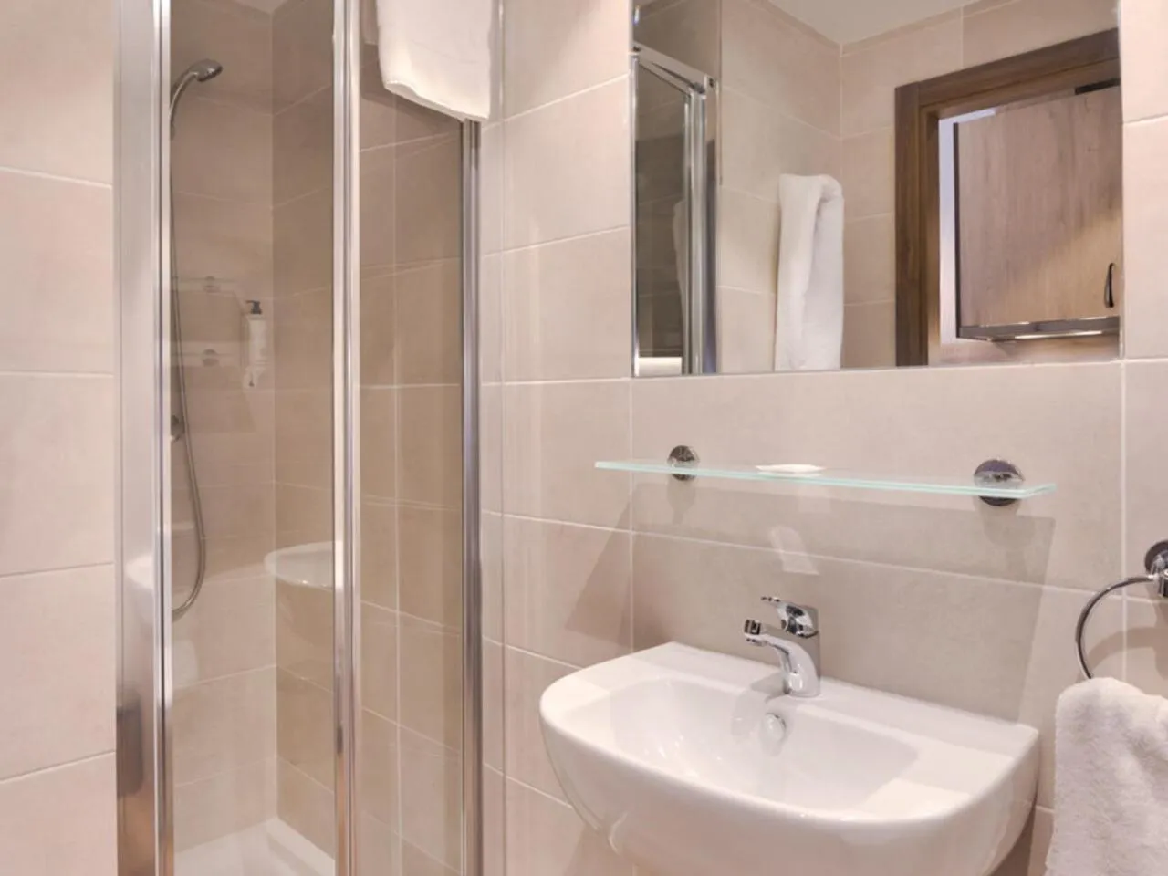 Shower in Livensa Living Studios Bilbao