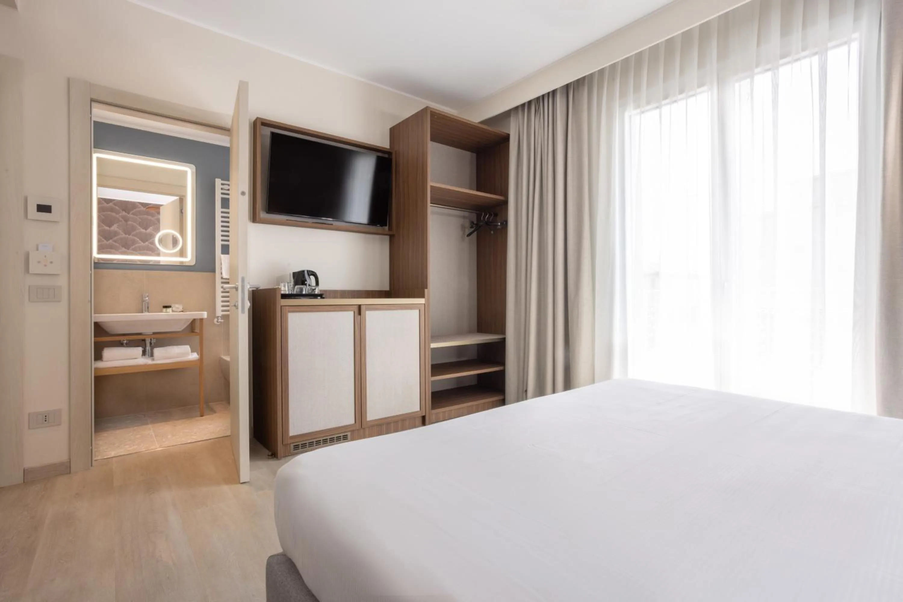 TV and multimedia, Bed in Hotel Diana