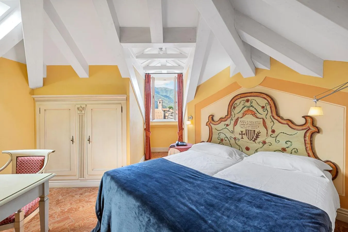 Bed in Hotel Cannobio