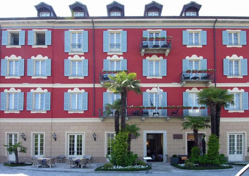 Facade/entrance in Hotel Cannobio
