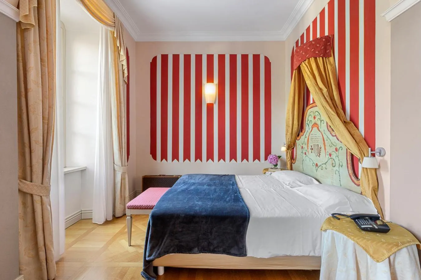 Bed in Hotel Cannobio