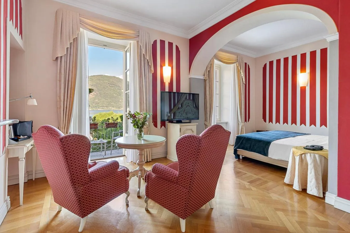 Bed in Hotel Cannobio