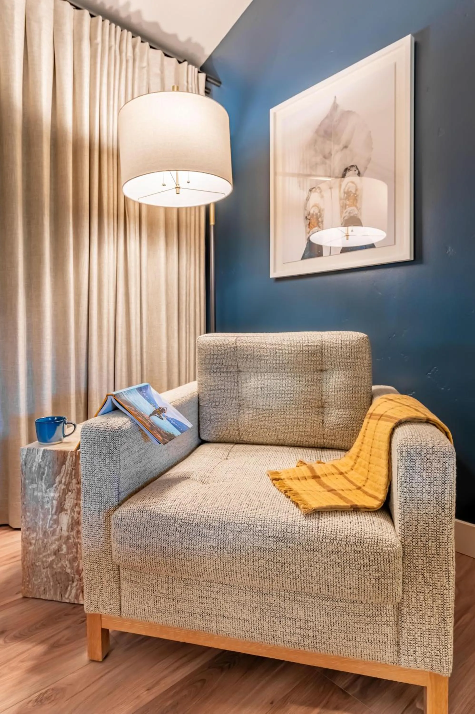 Photo of the whole room in The Incline Lodge