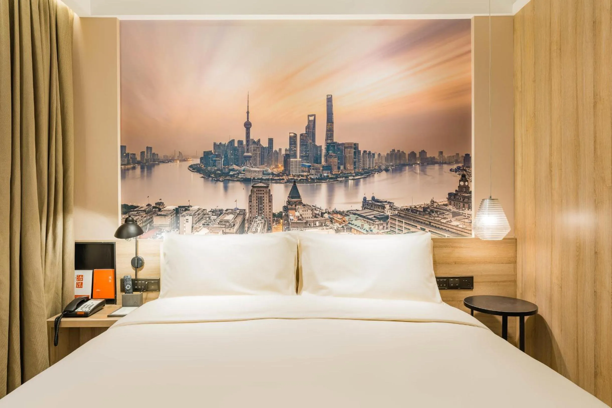 Photo of the whole room, Bed in Atour Hotel Shanghai The Old Bund Pier