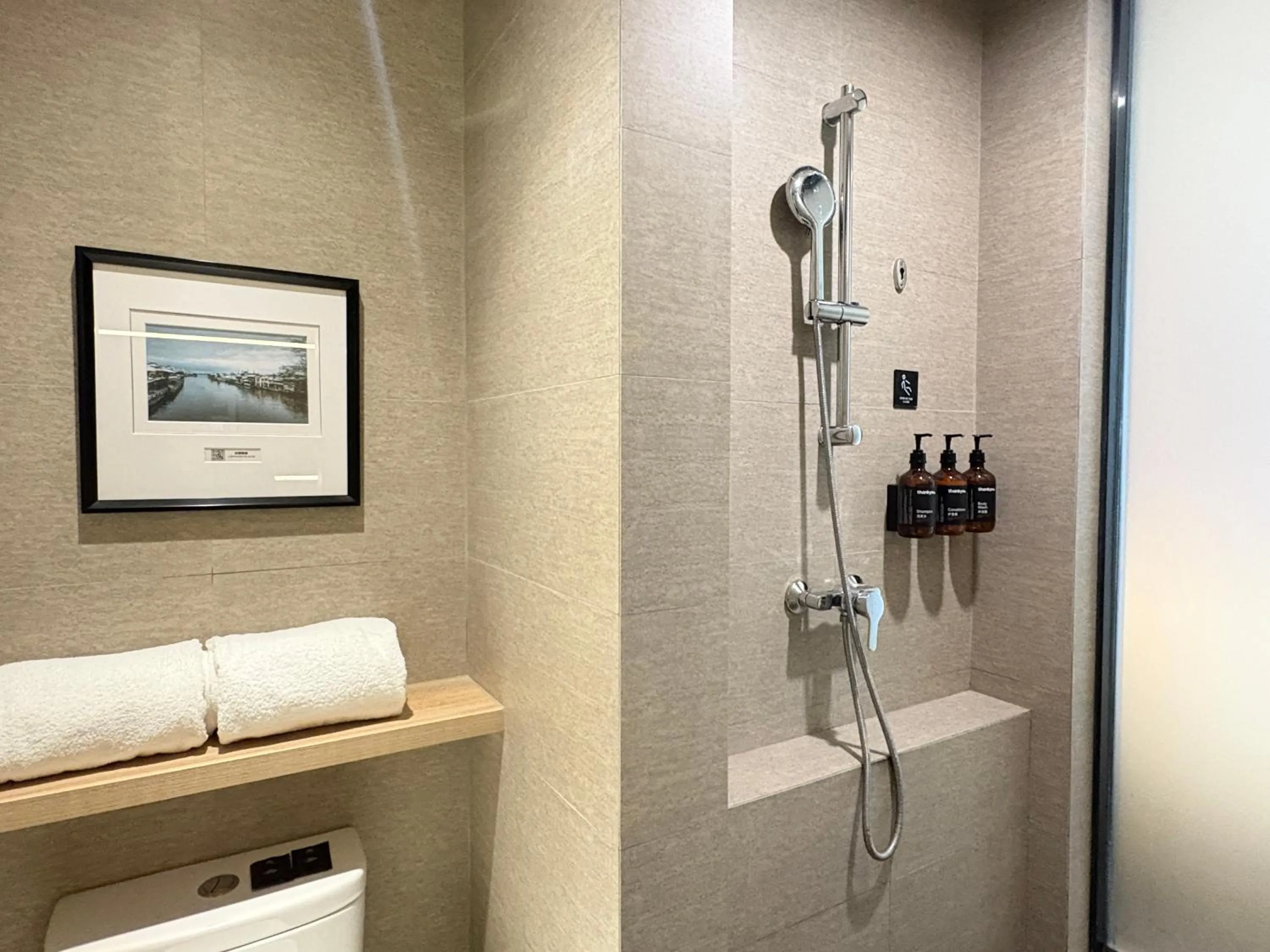 Photo of the whole room in Atour Hotel Shanghai The Old Bund Pier