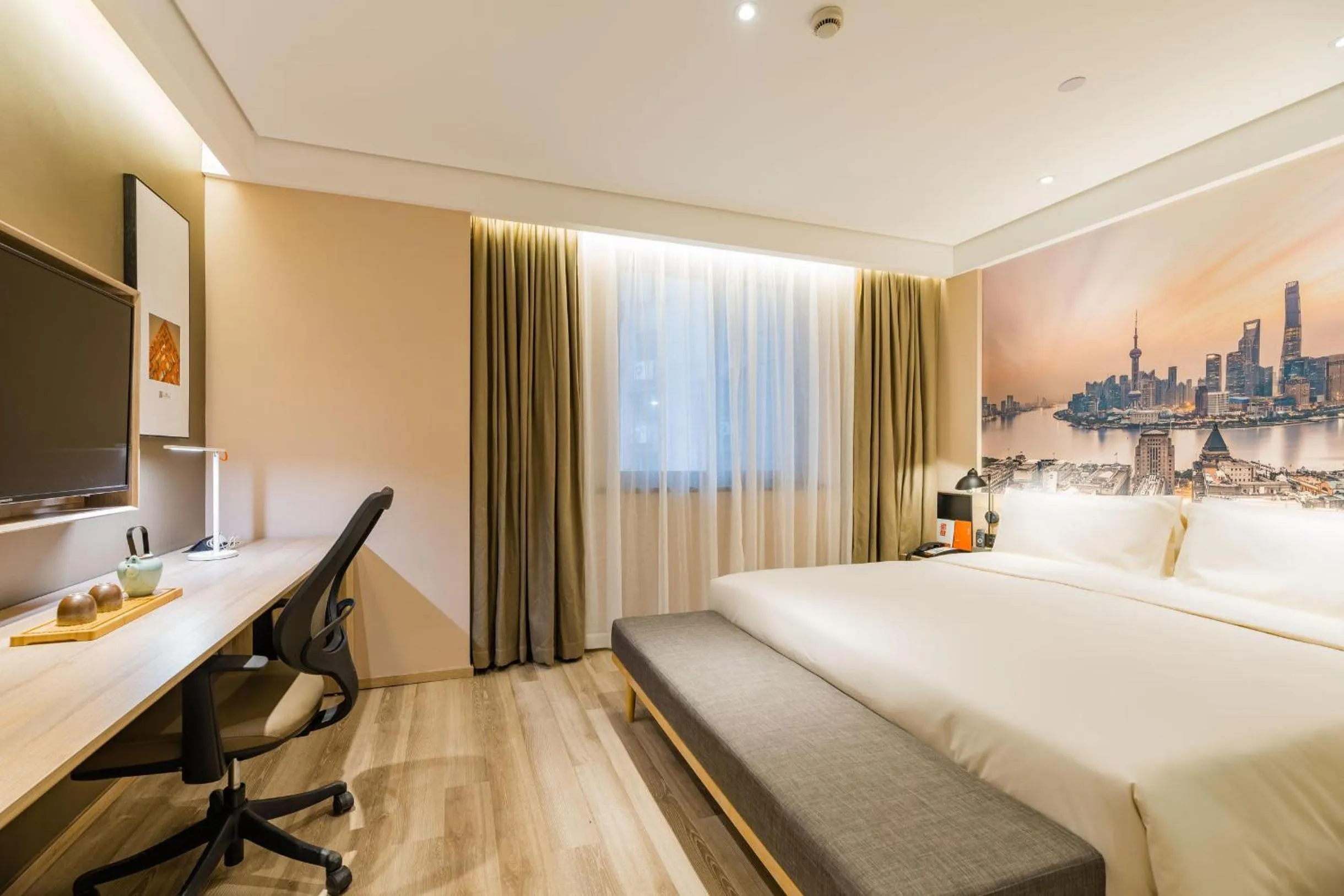 Photo of the whole room, Bed in Atour Hotel Shanghai The Old Bund Pier