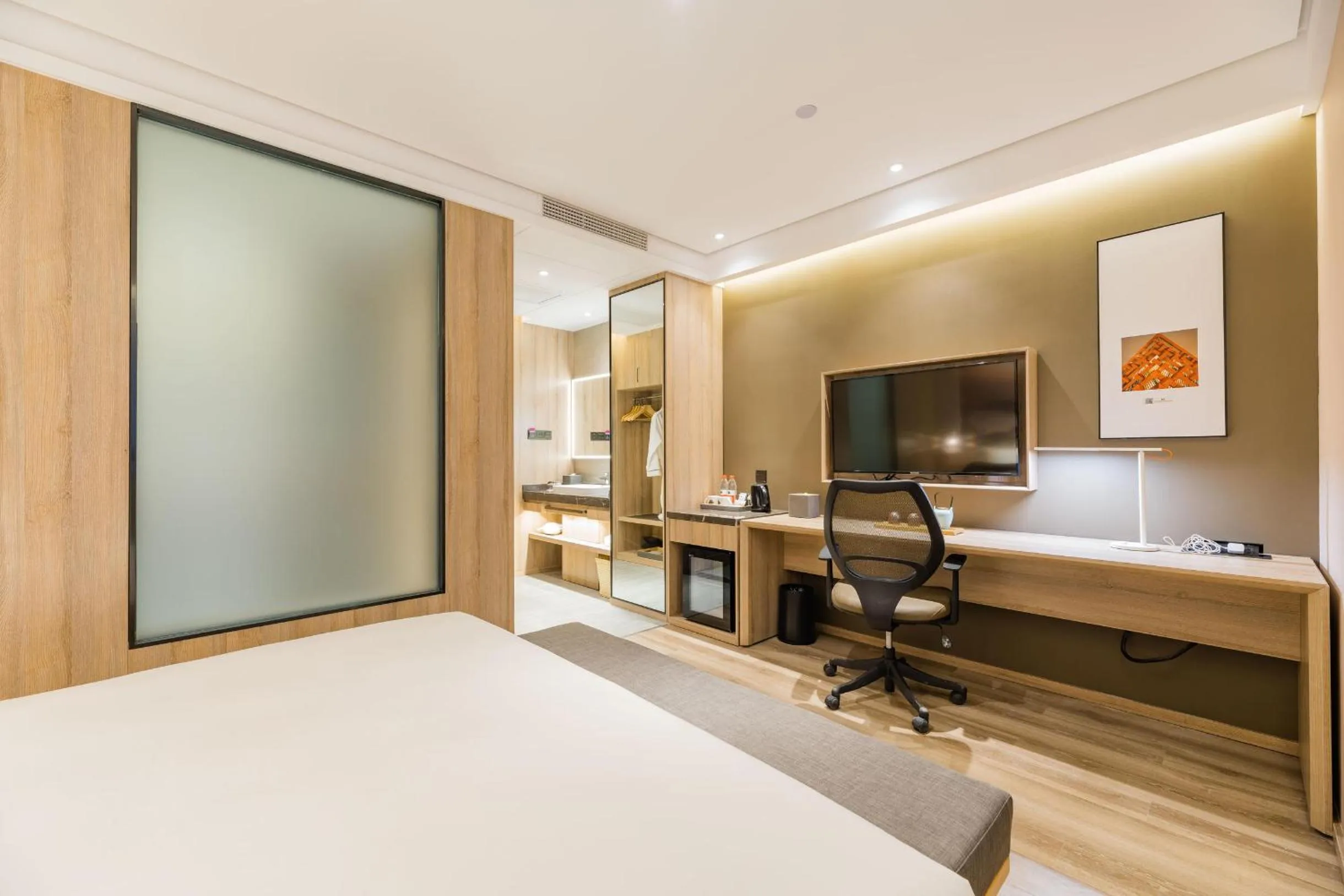 Photo of the whole room, Bed in Atour Hotel Shanghai The Old Bund Pier