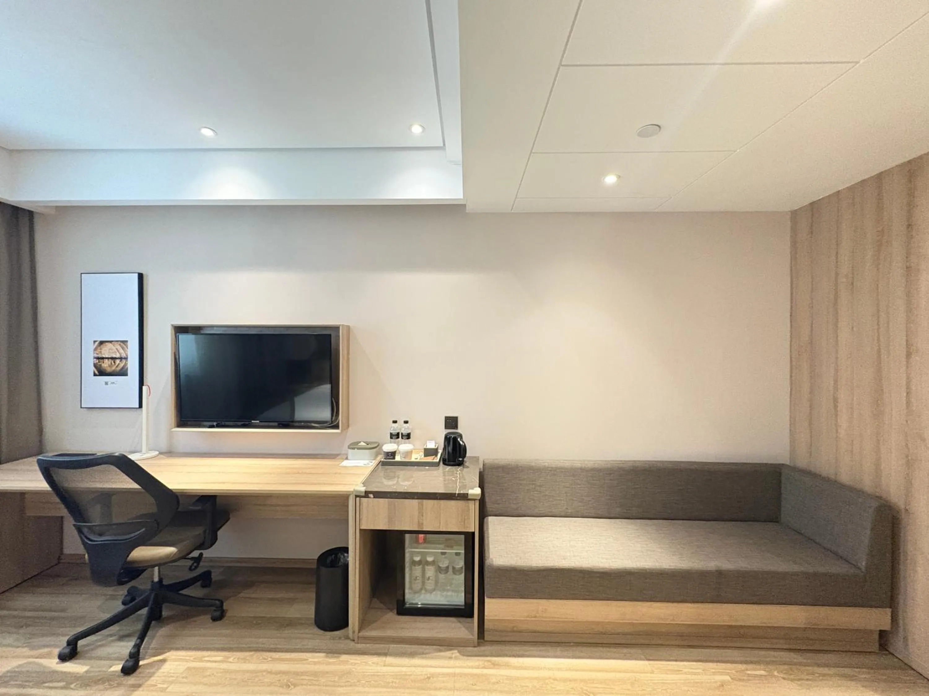 Photo of the whole room in Atour Hotel Shanghai The Old Bund Pier