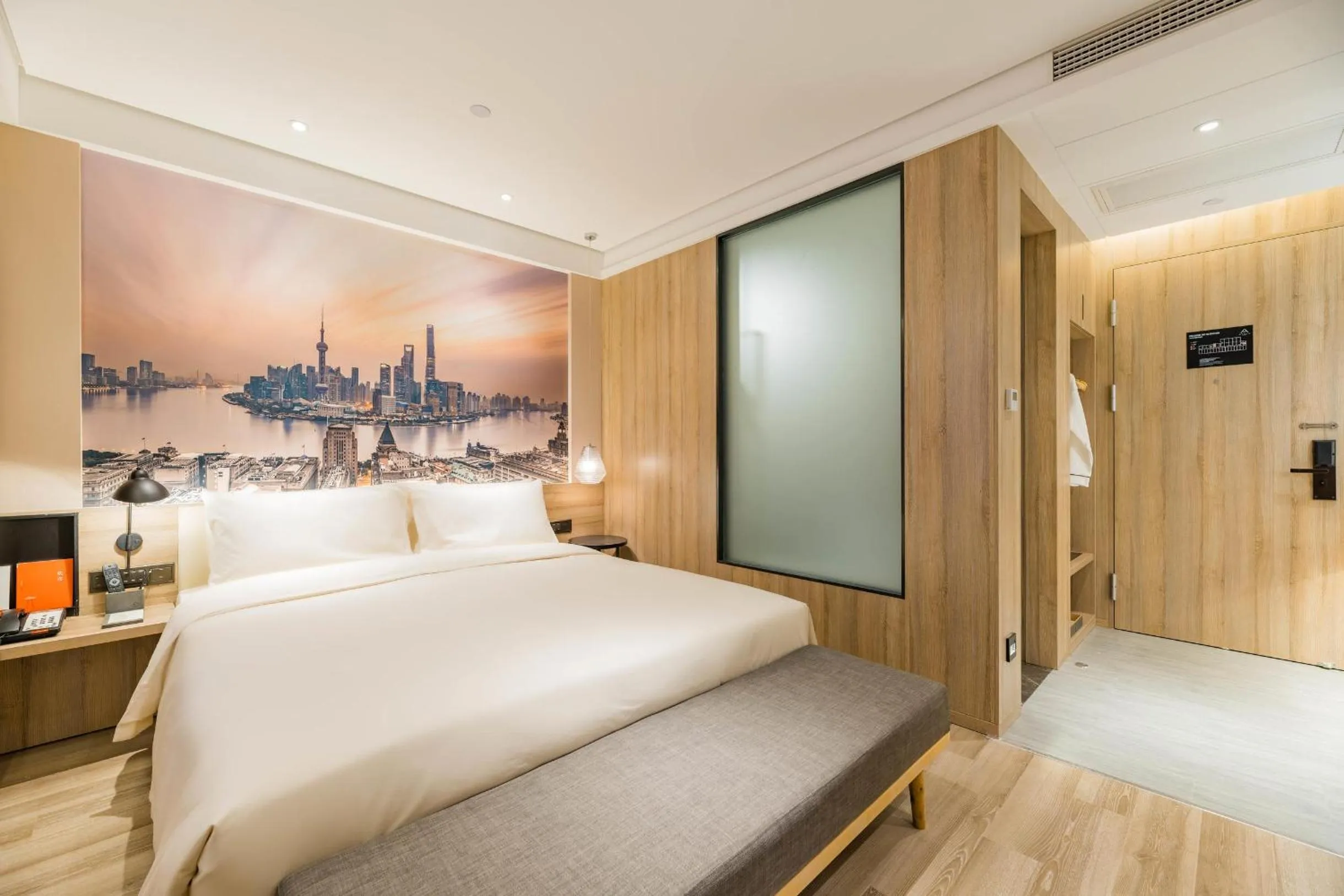 Photo of the whole room, Bed in Atour Hotel Shanghai The Old Bund Pier