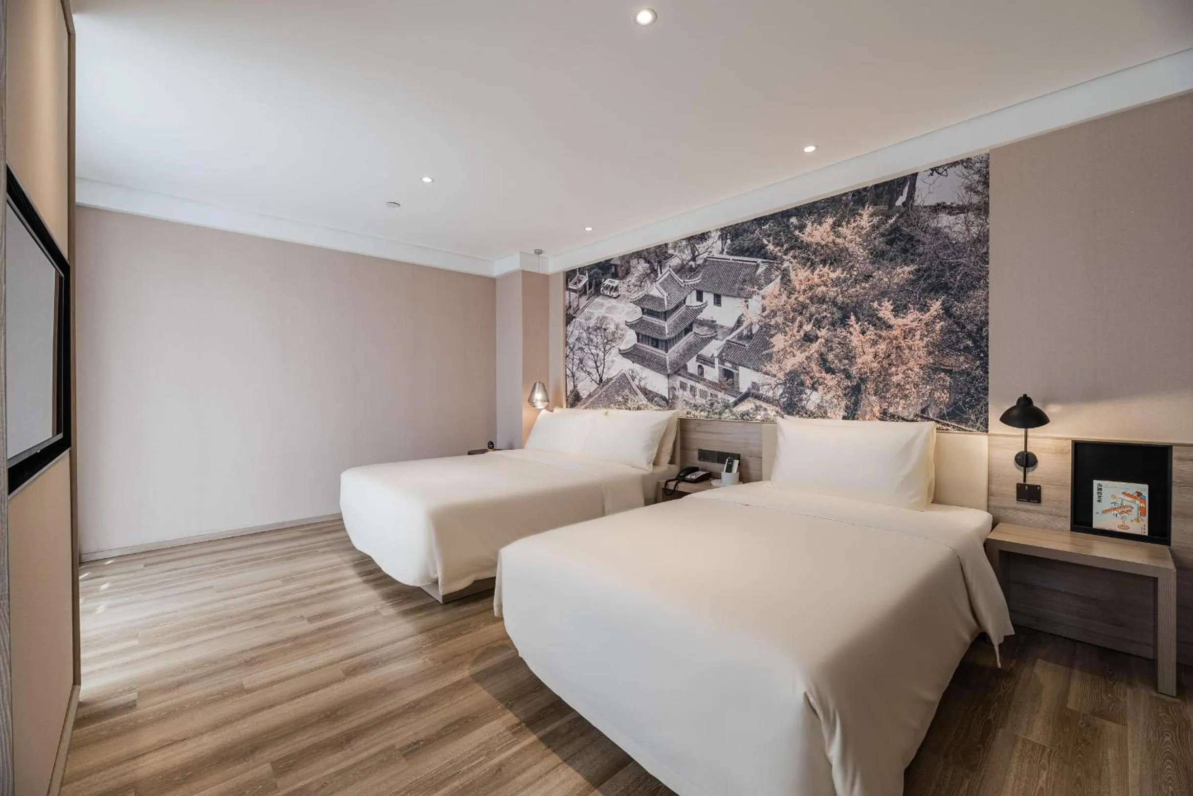 Bed in Atour Hotel Zhenjiang Xijindu Jinshan Temple