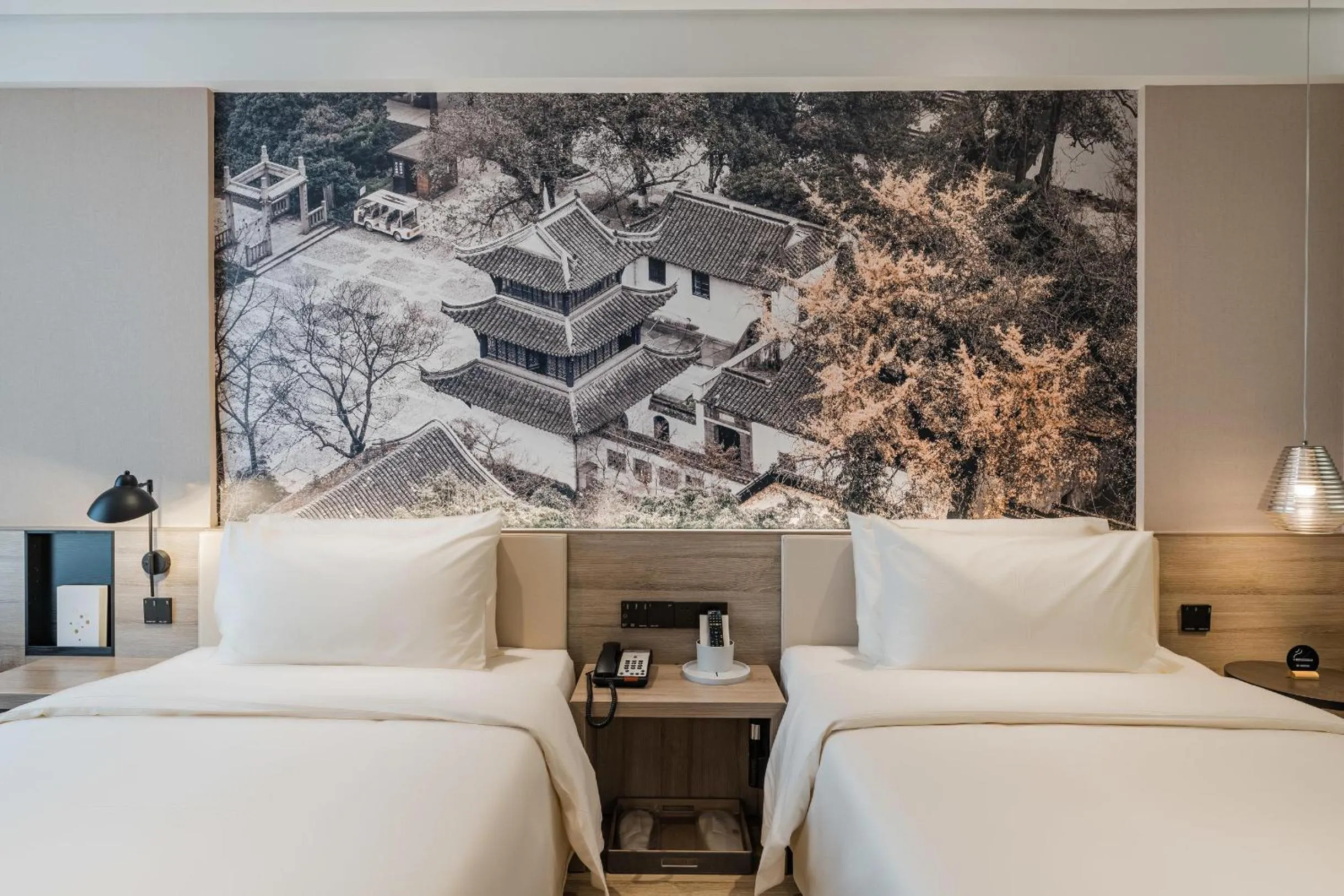 Bed in Atour Hotel Zhenjiang Xijindu Jinshan Temple