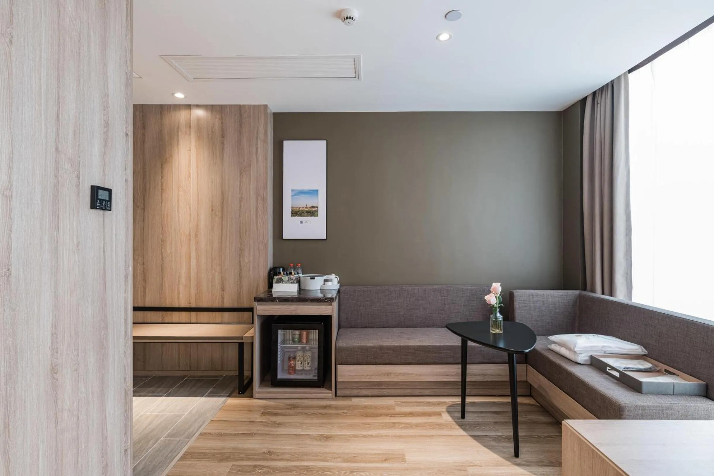 Atour Hotel Zhenjiang Xijindu Jinshan Temple