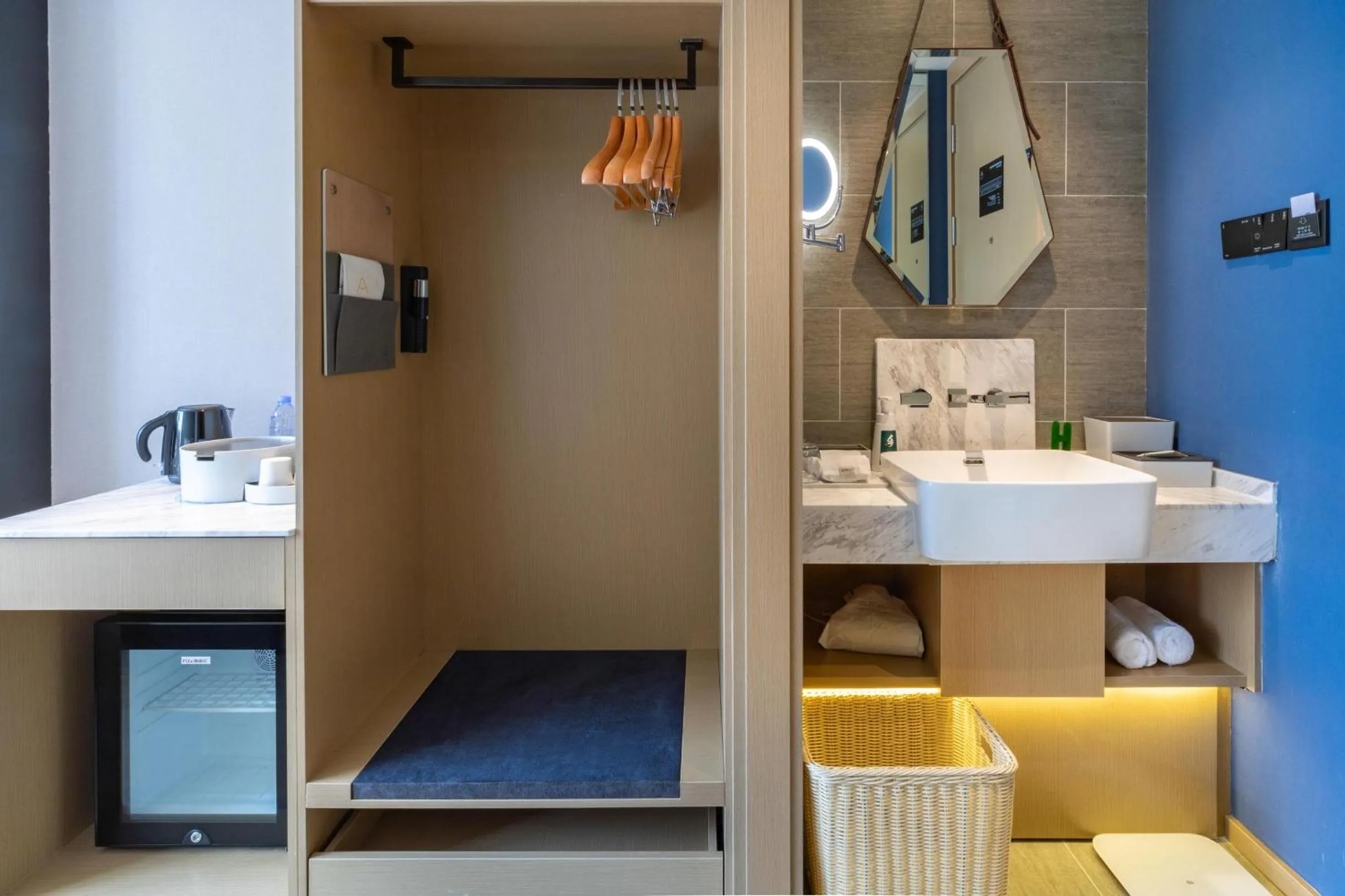 Atour Hotel Huangshan Tunxi Old Street Xin an River