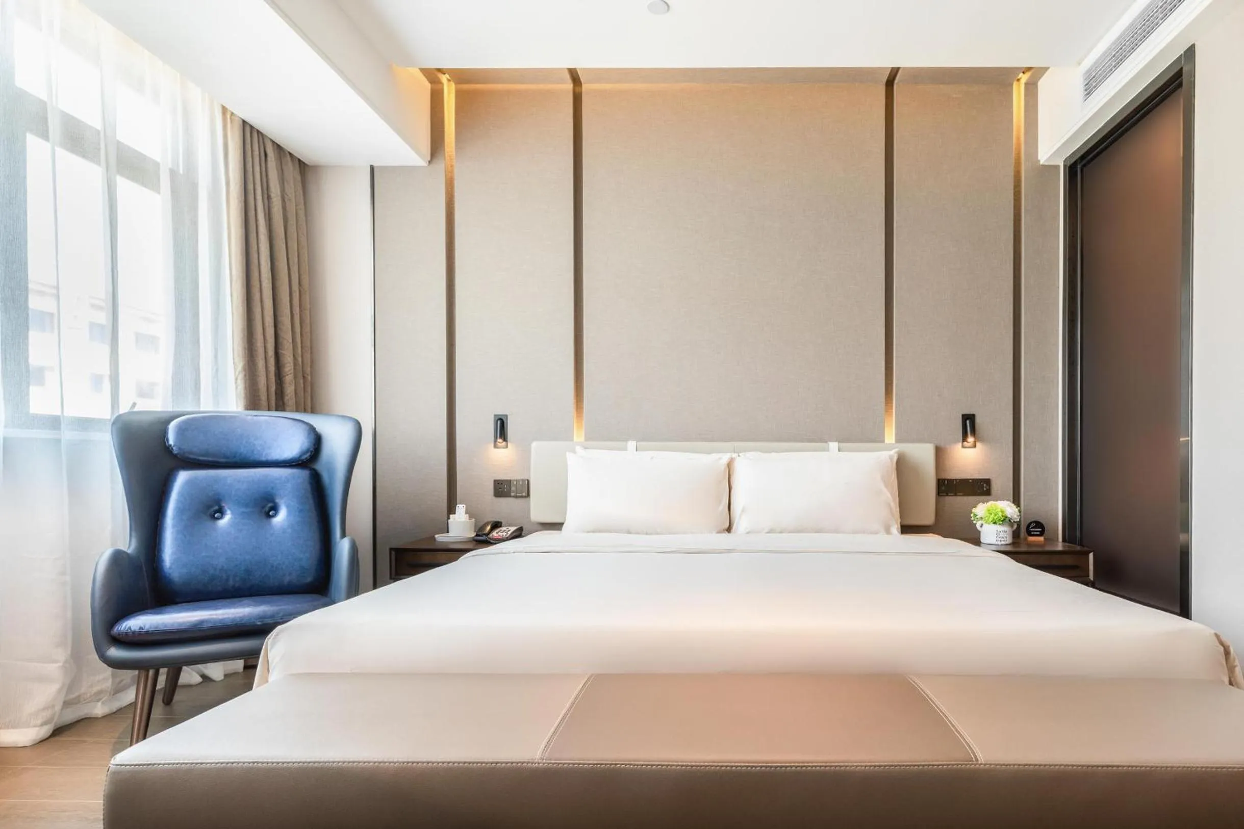 Bed in Atour Hotel Huangshan Tunxi Old Street Xin an River