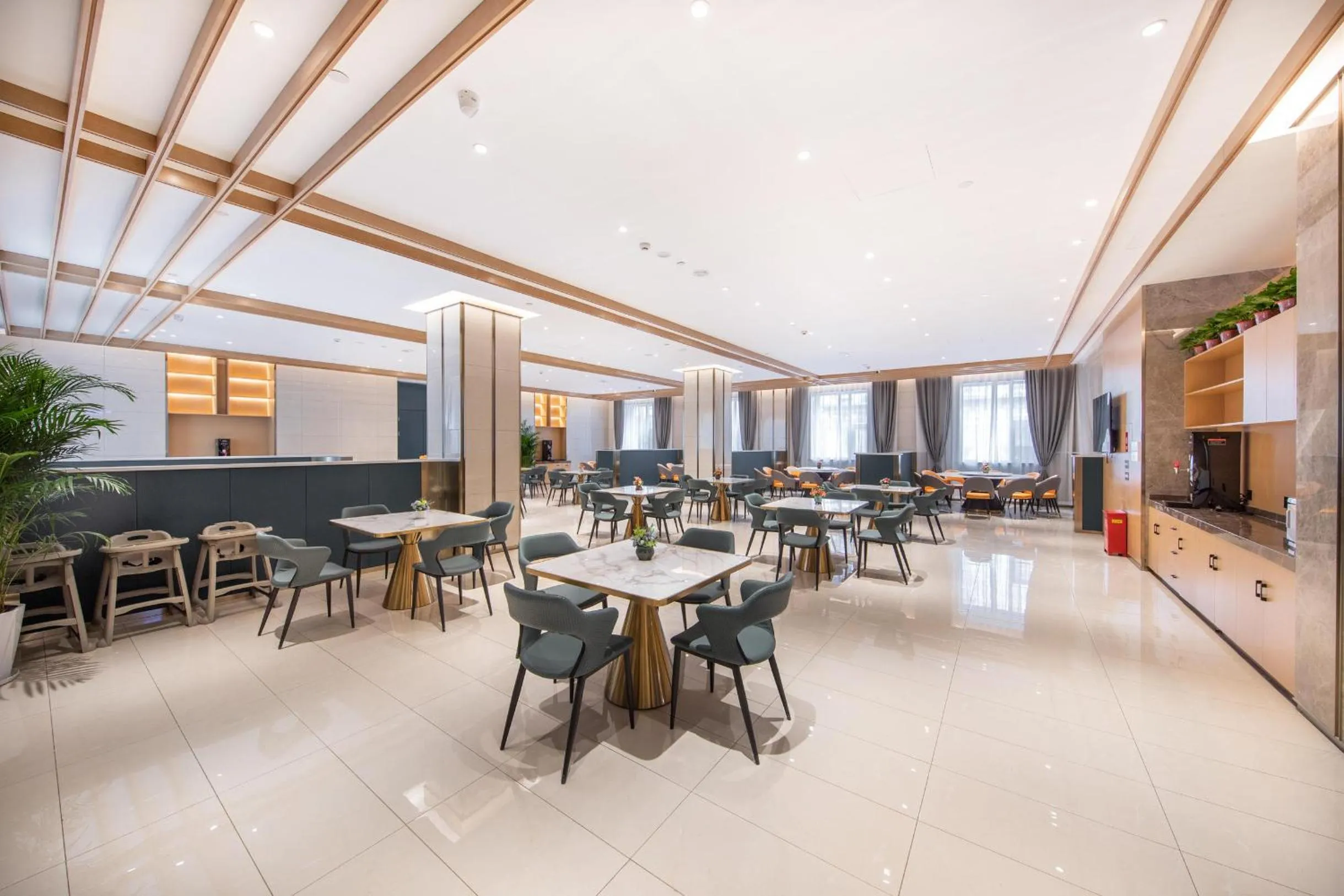 Atour Hotel Taiyuan Changfeng Business Center Wanxiang City