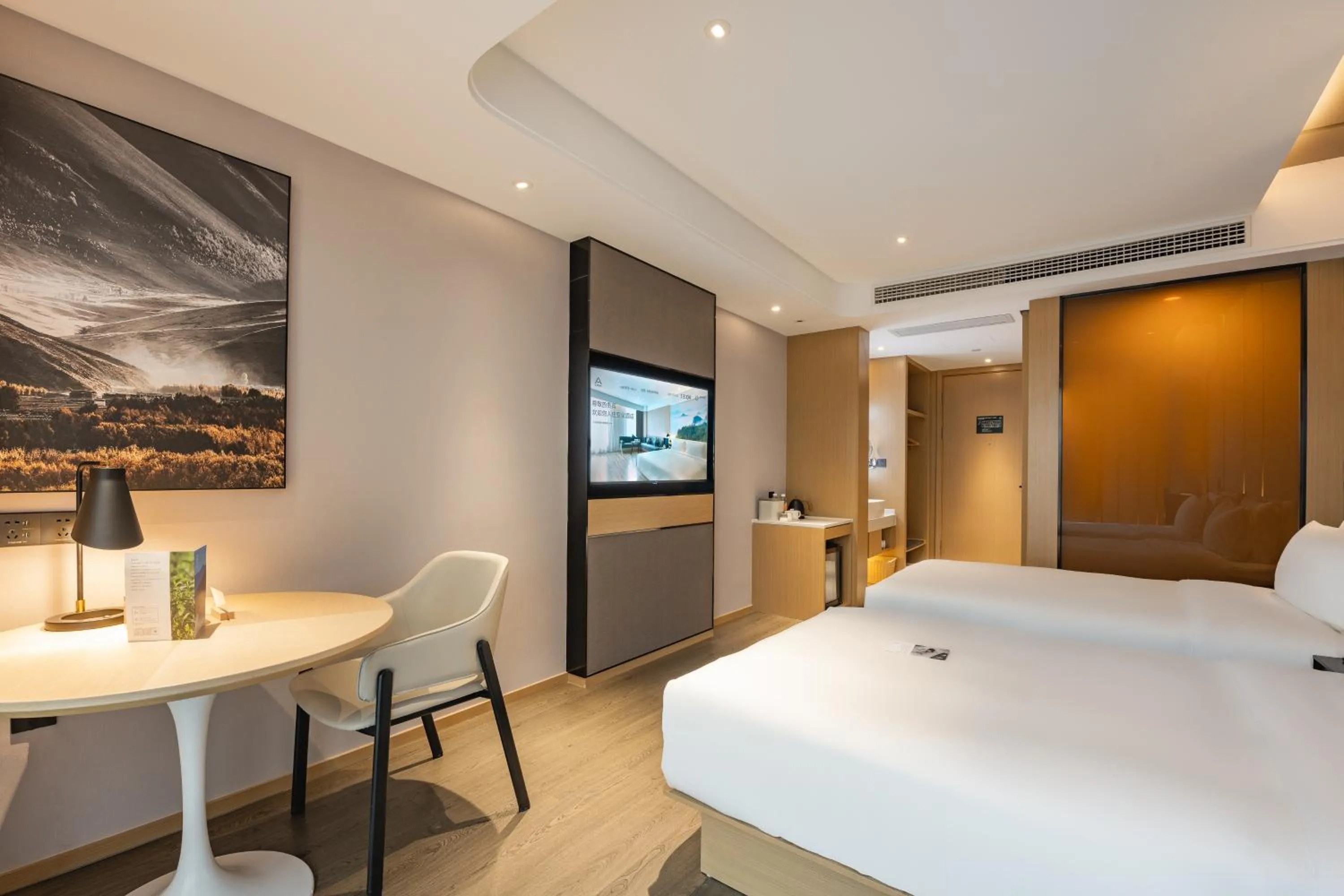 Bed in Atour Hotel Shanghai Pujiang