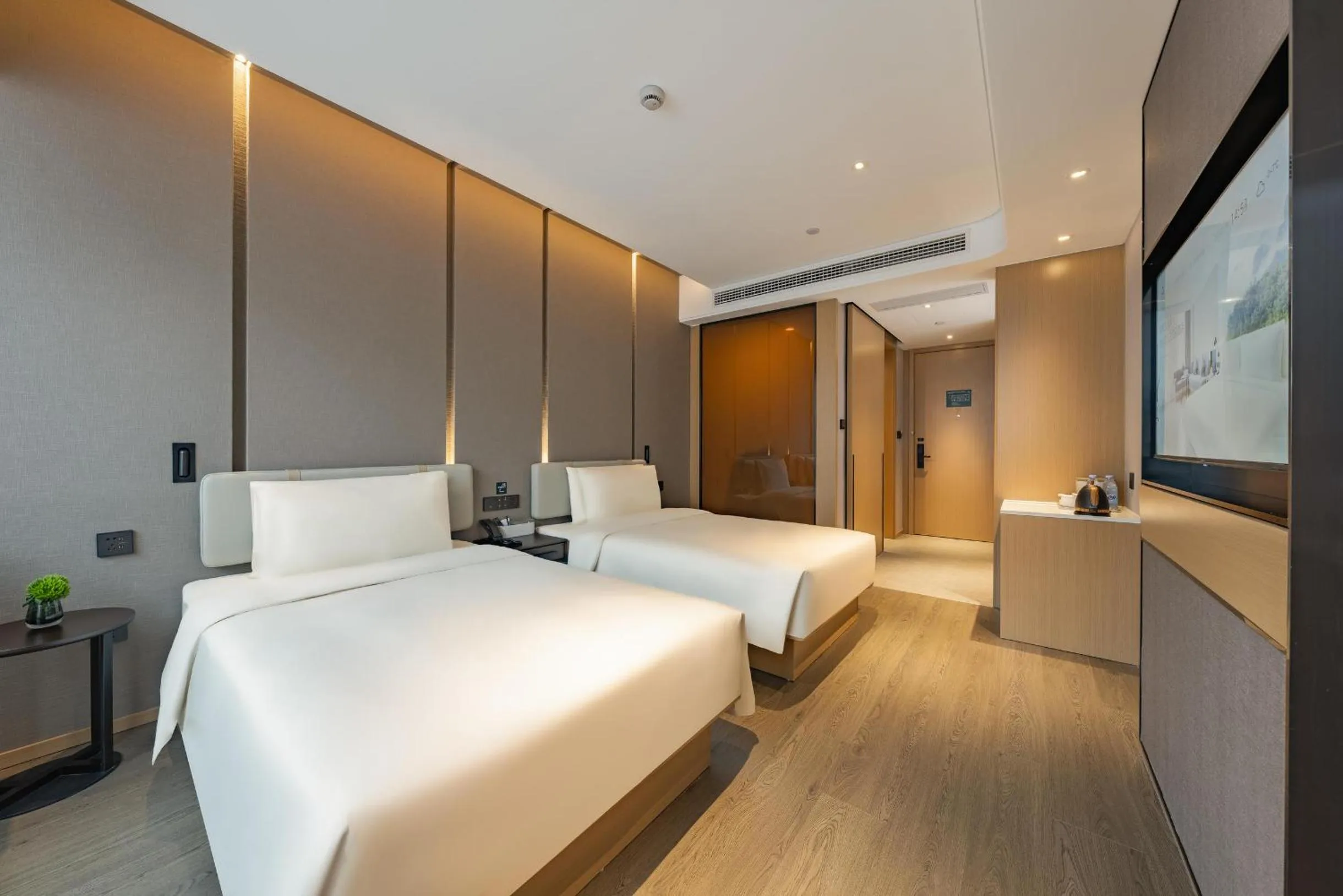 Bed in Atour Hotel Shanghai Pujiang