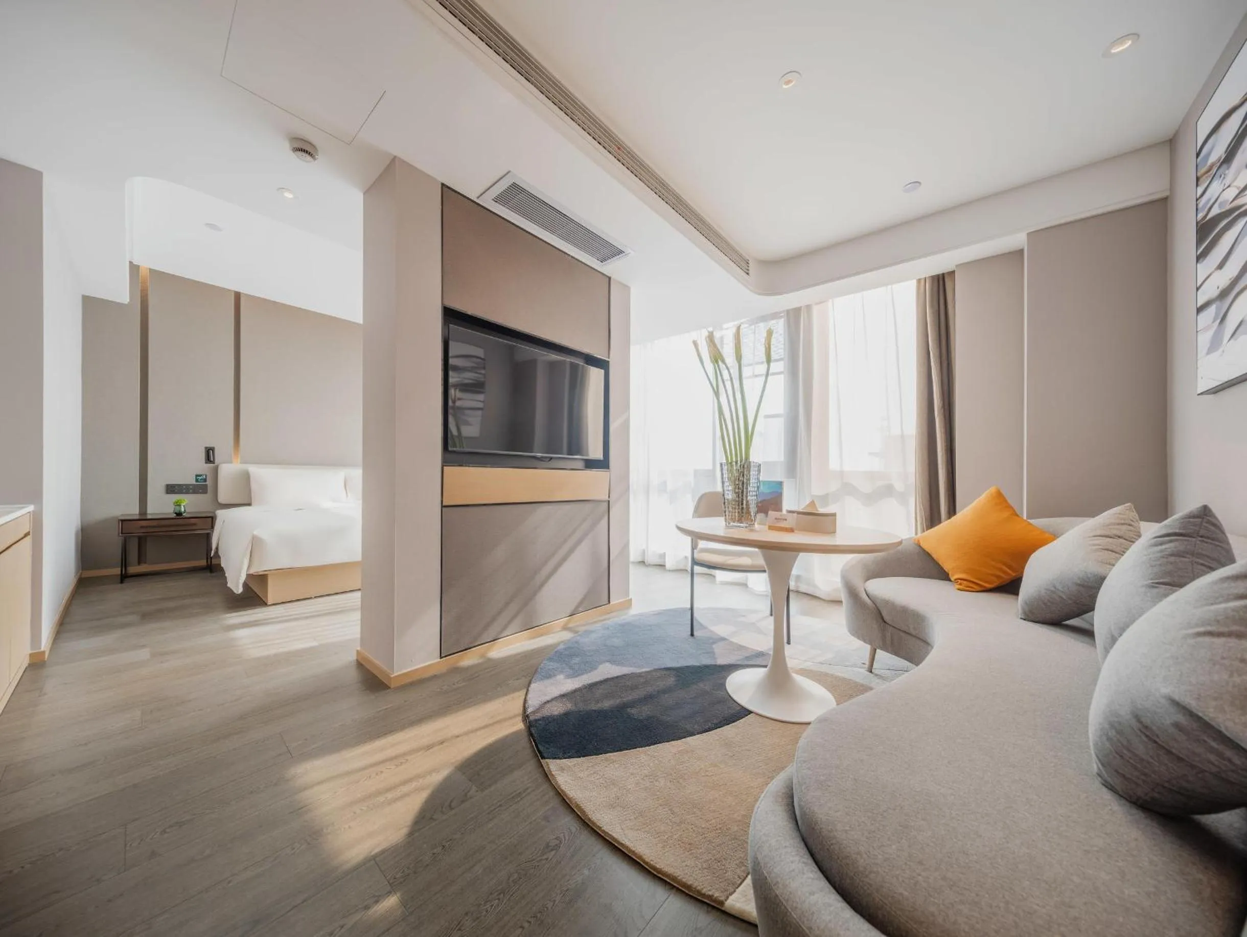 TV and multimedia in Atour Hotel Shanghai Pujiang