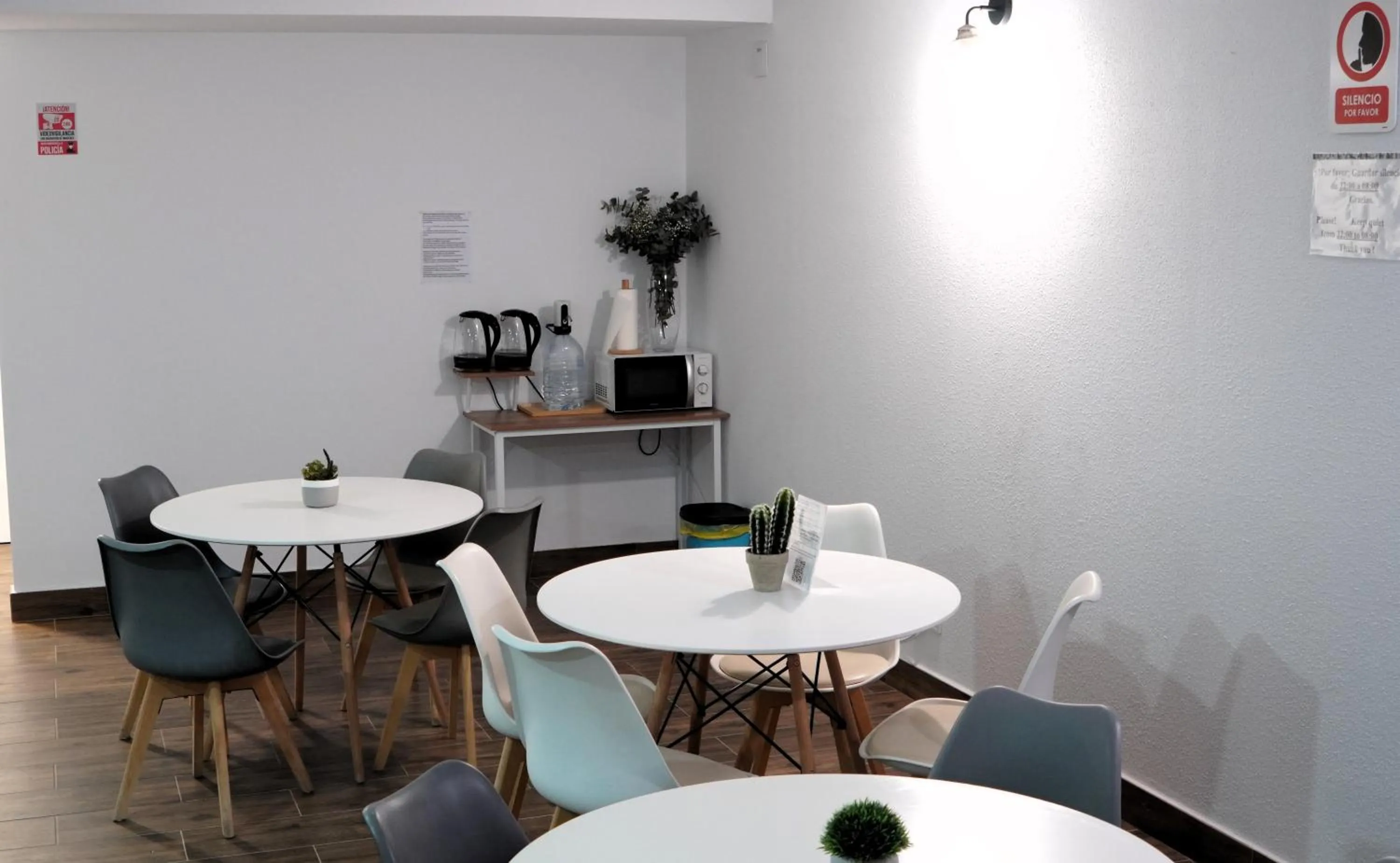 Kitchen or kitchenette in El Patio Hostal