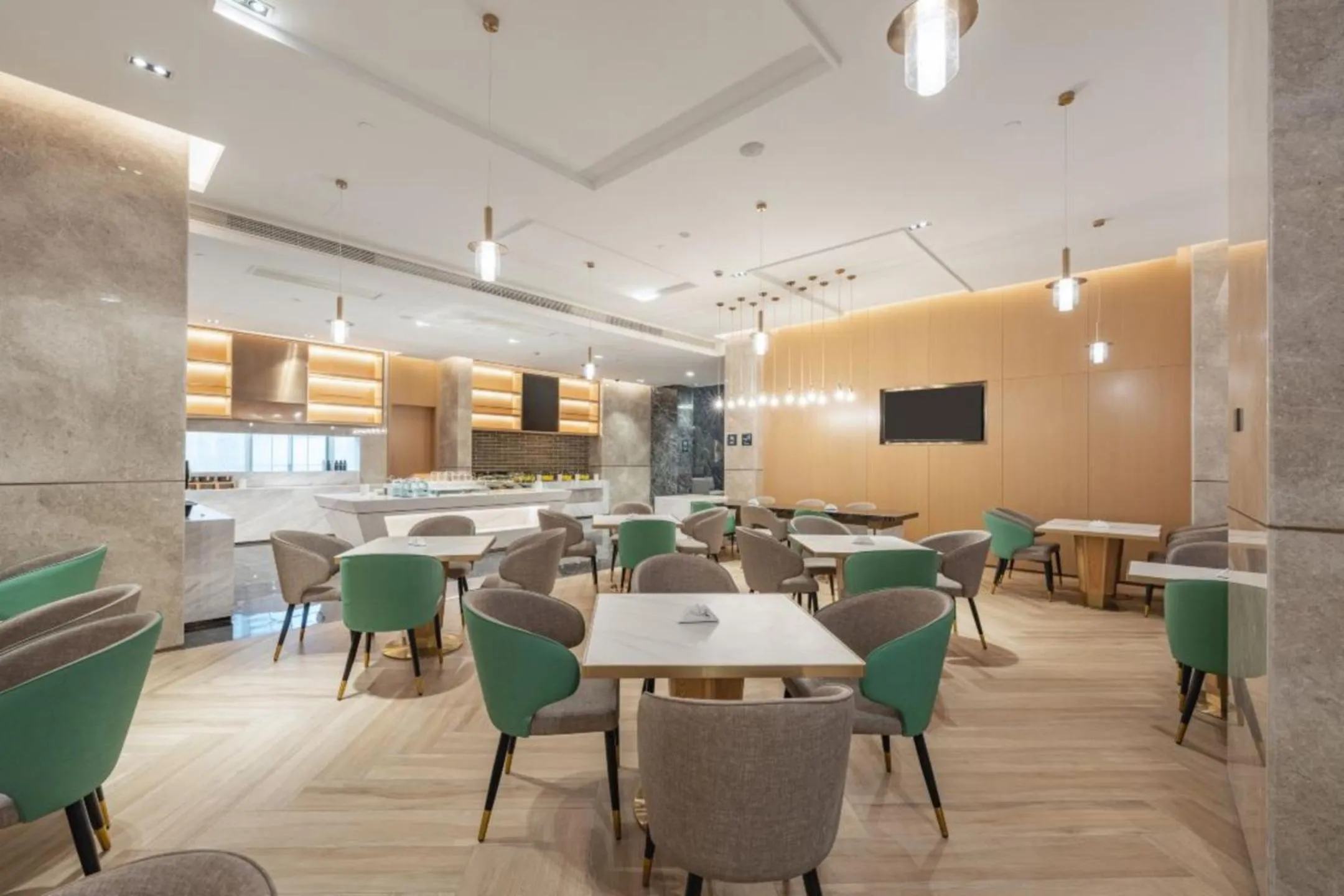 Restaurant/places to eat in Atour Hotel Lingang New Town