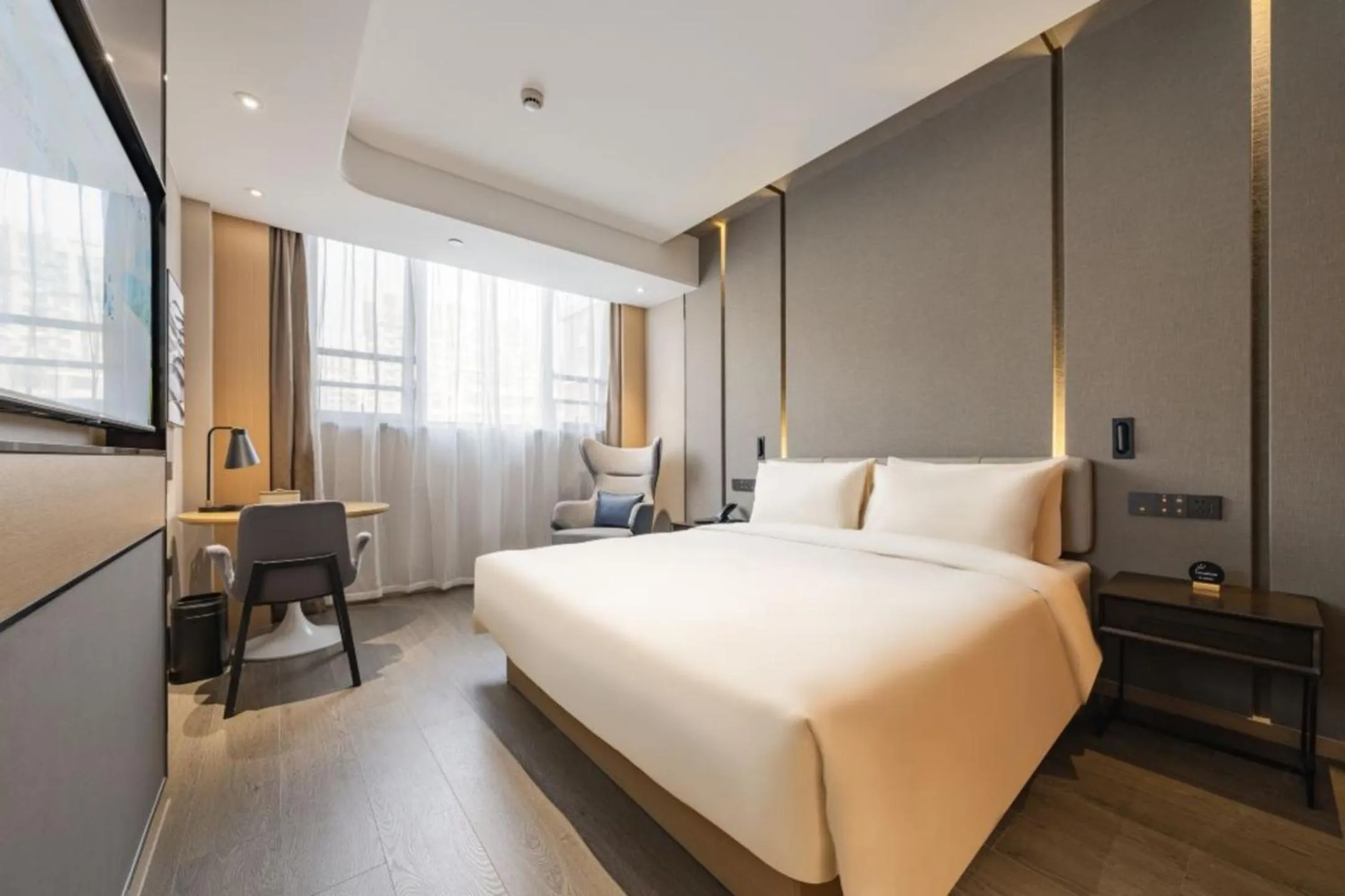 Photo of the whole room, Bed in Atour Hotel Lingang New Town