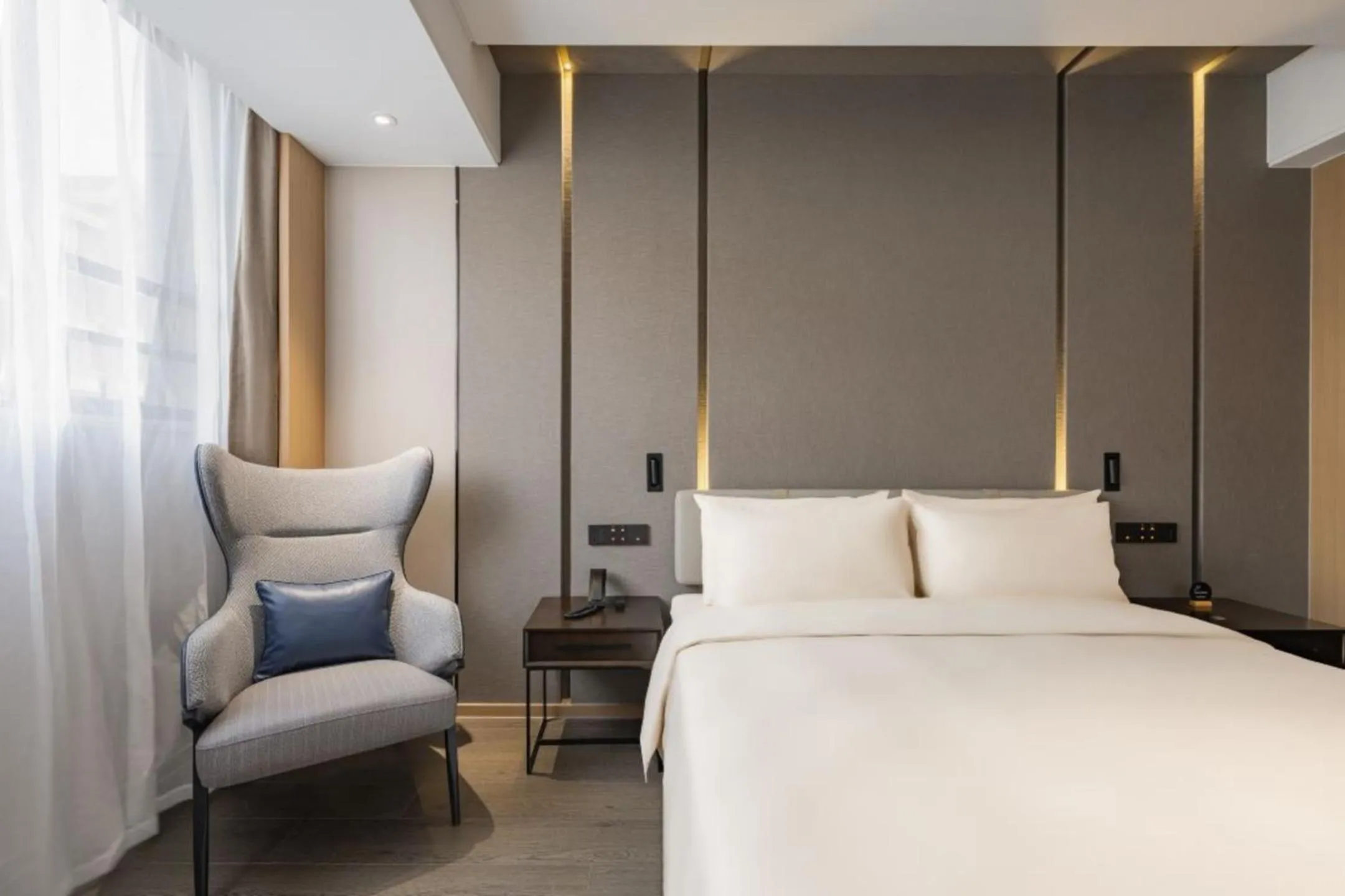 Photo of the whole room, Bed in Atour Hotel Lingang New Town