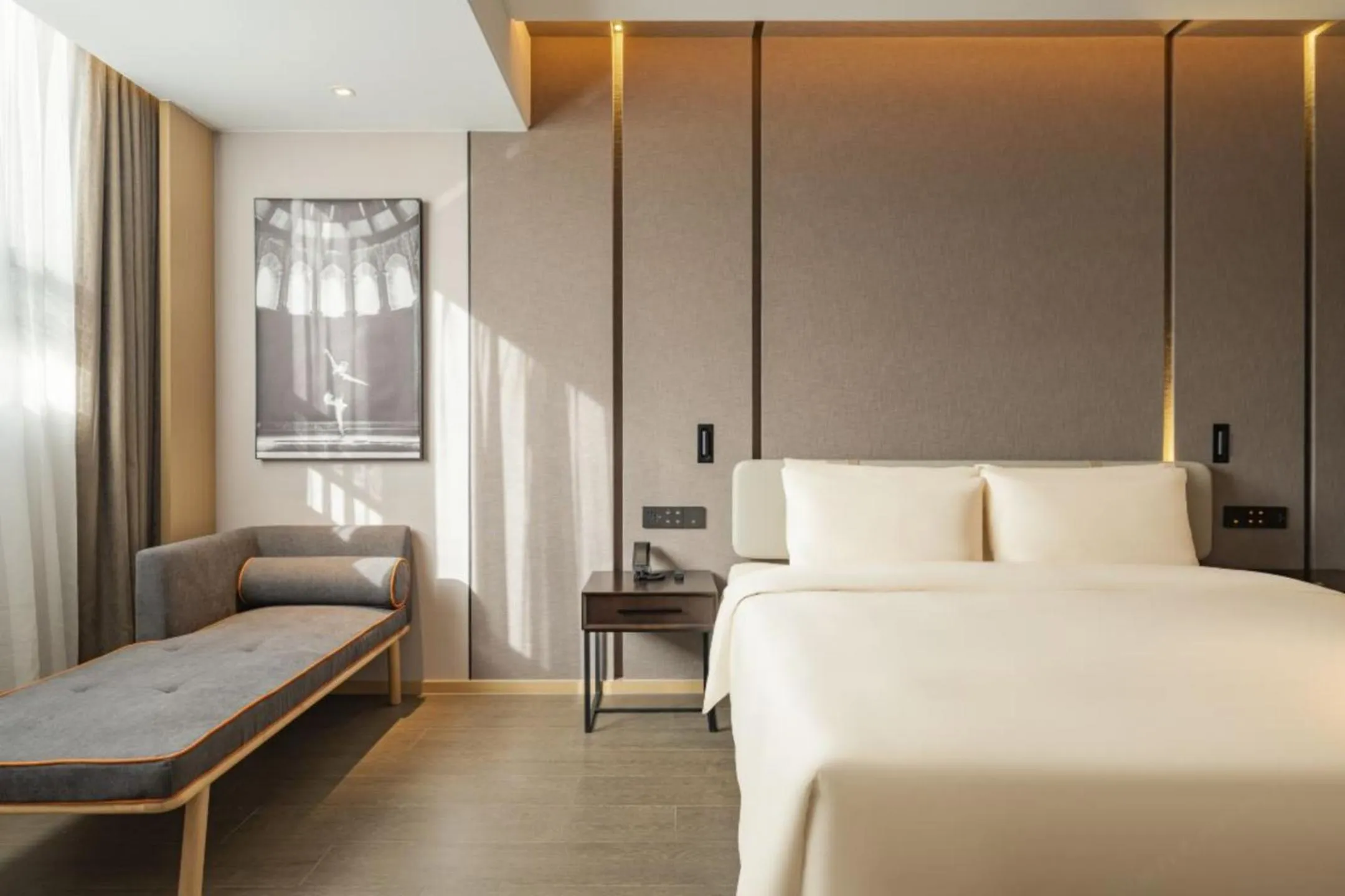 Bed in Atour Hotel Lingang New Town