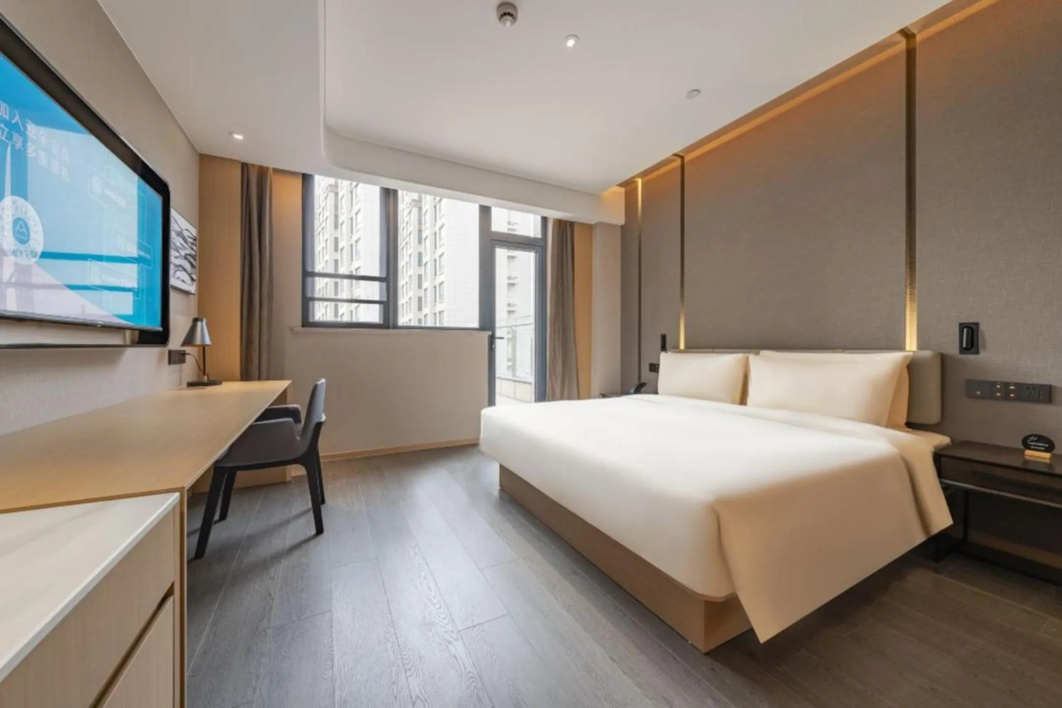 Photo of the whole room, Bed in Atour Hotel Lingang New Town