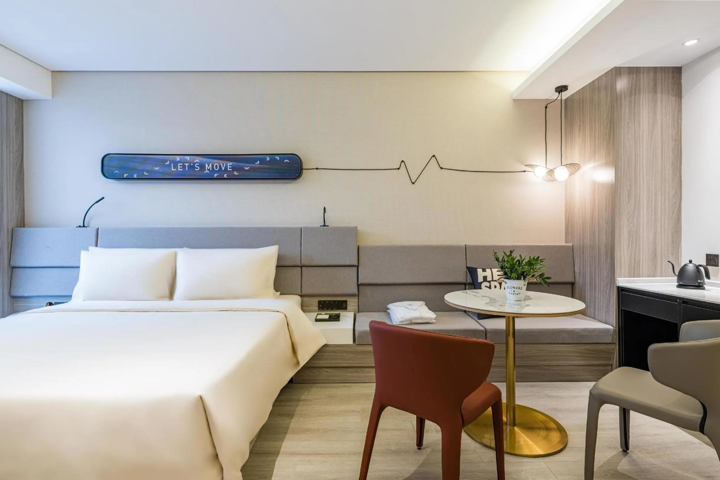 Bed in Atour Hotel Nanjing Confucius Temple Old East Gate